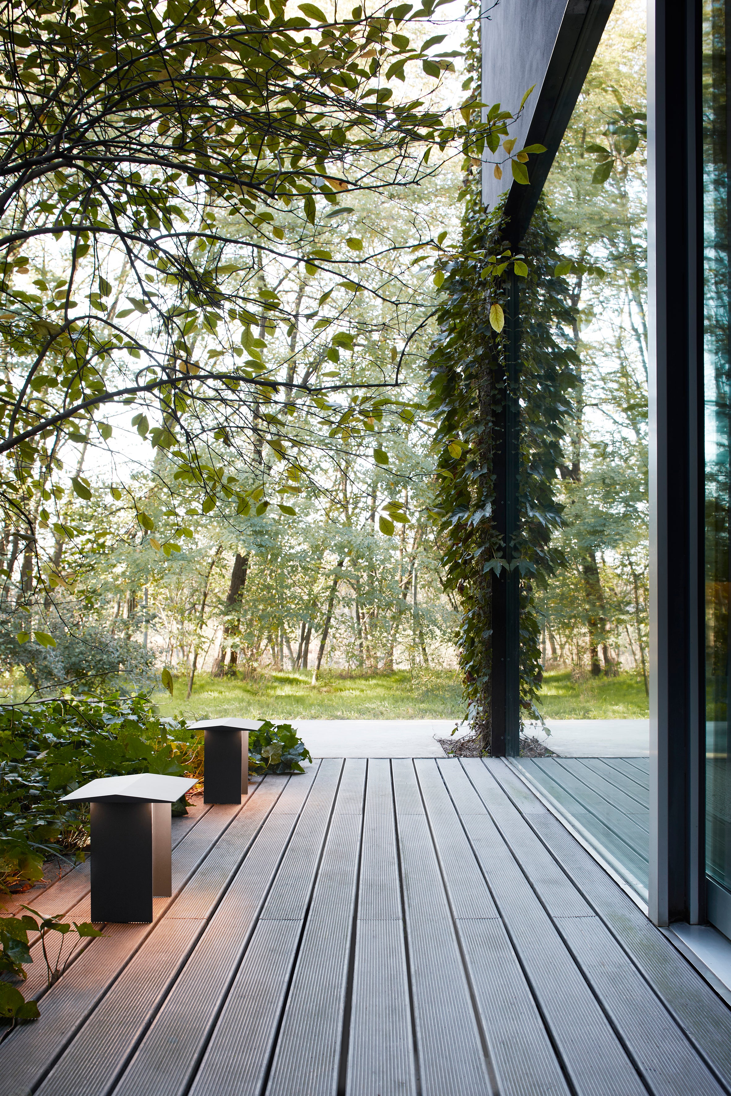 Venkovní stojací lampa FIENILE světle šedá