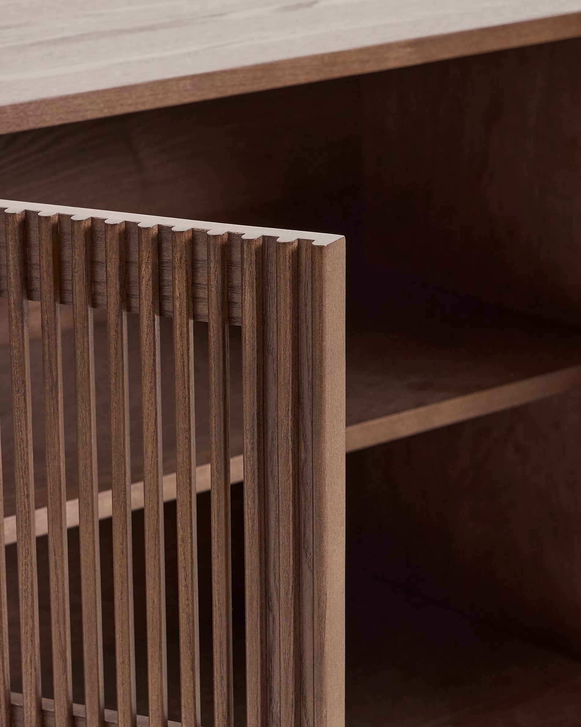 Komoda BEYLA ciemnobrązowe drewno jesionowe