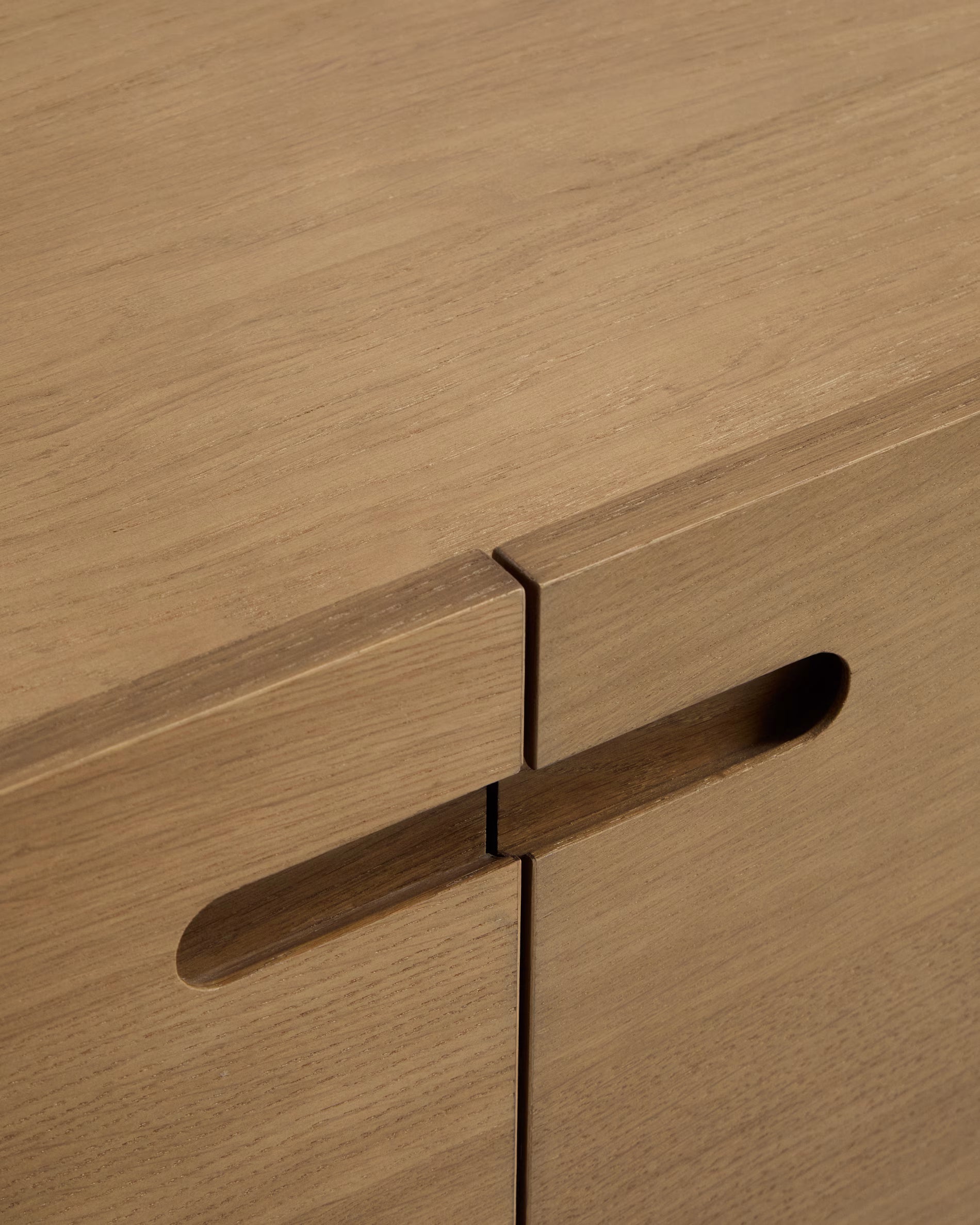 Televizní stolek ARELIDA dubová dýha