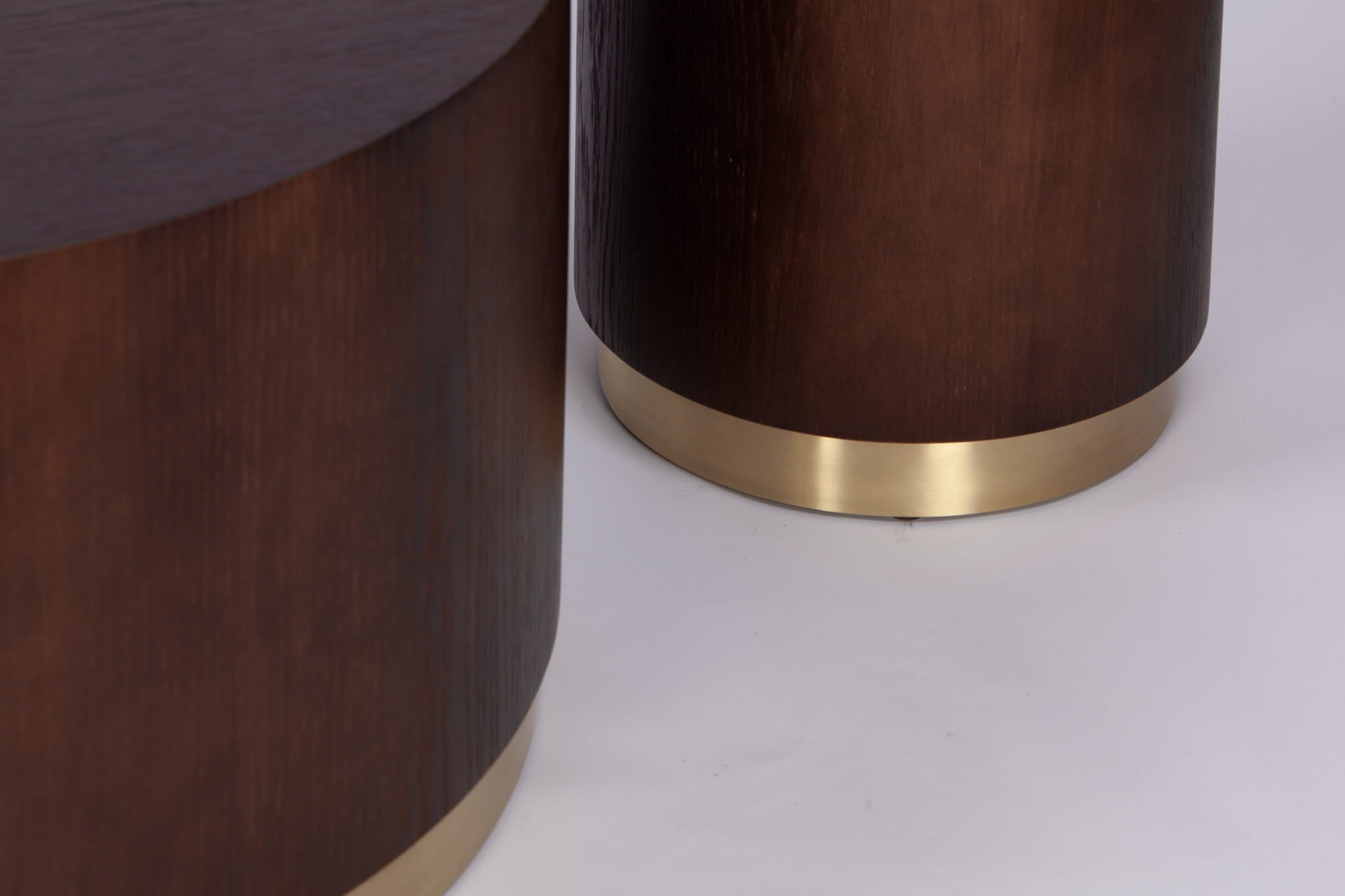 Stolik kawowy TROMME brązowy ze złotą podstawą