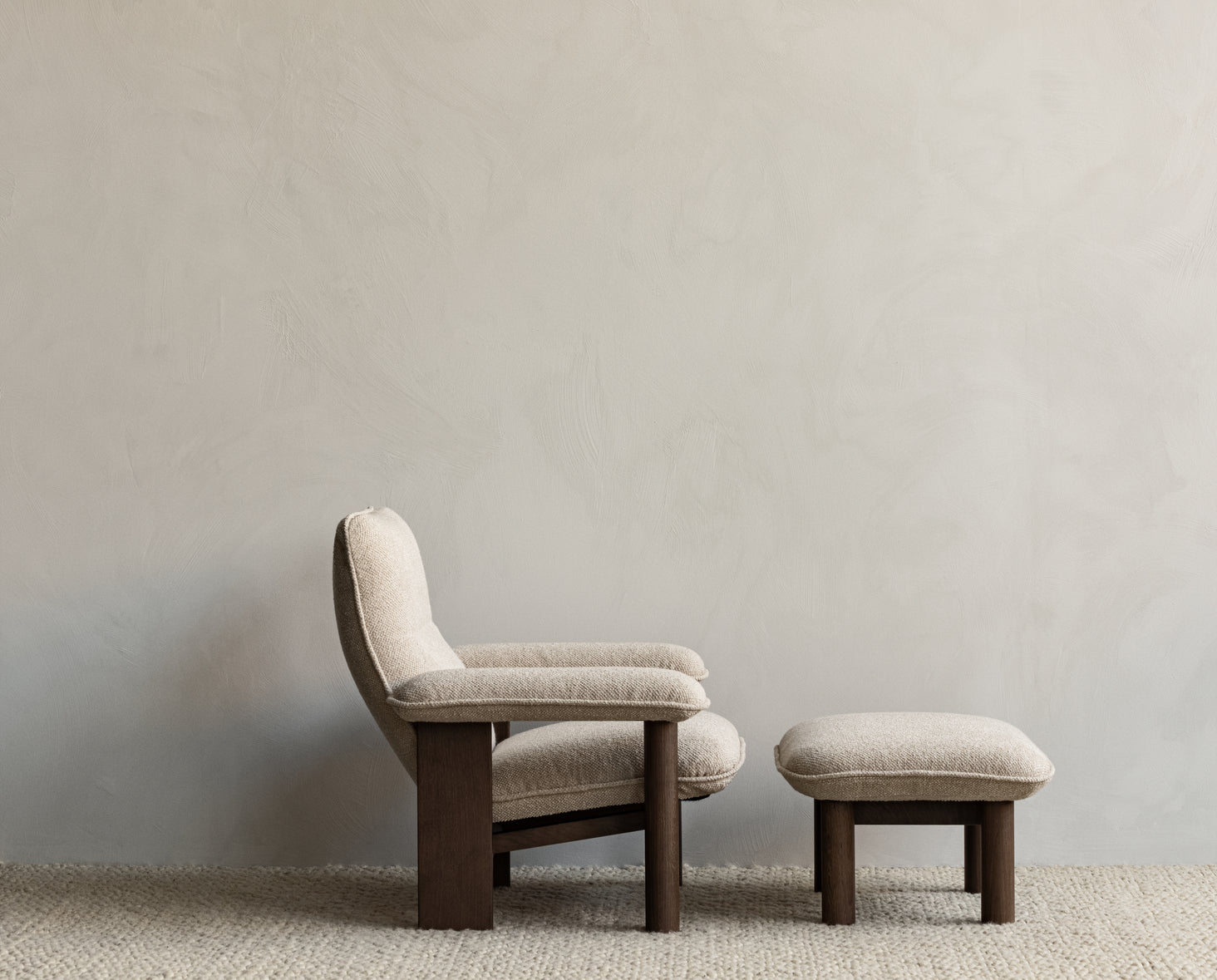 BRASILIA footstool beige sheep leather with dark oak base