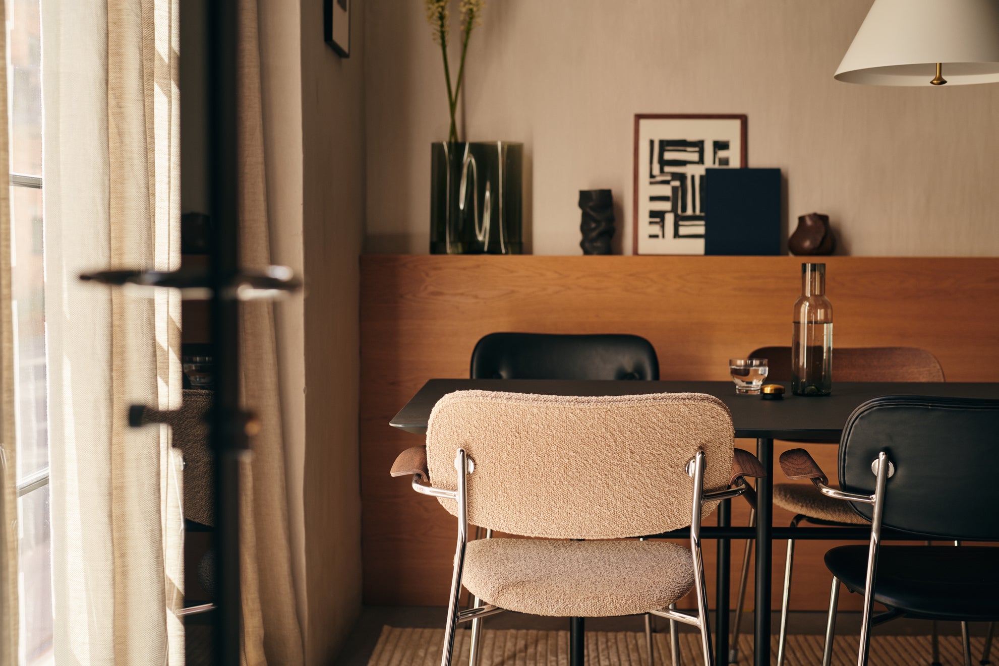 Stół SNAREGADE czarny fornir dębowy