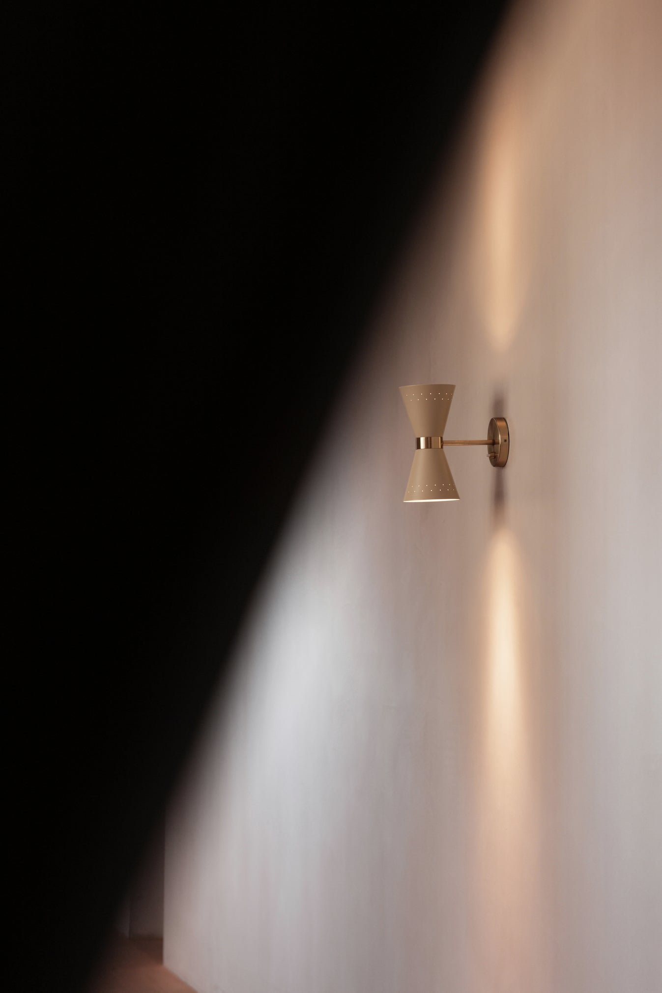 COLLECTOR beige wall lamp