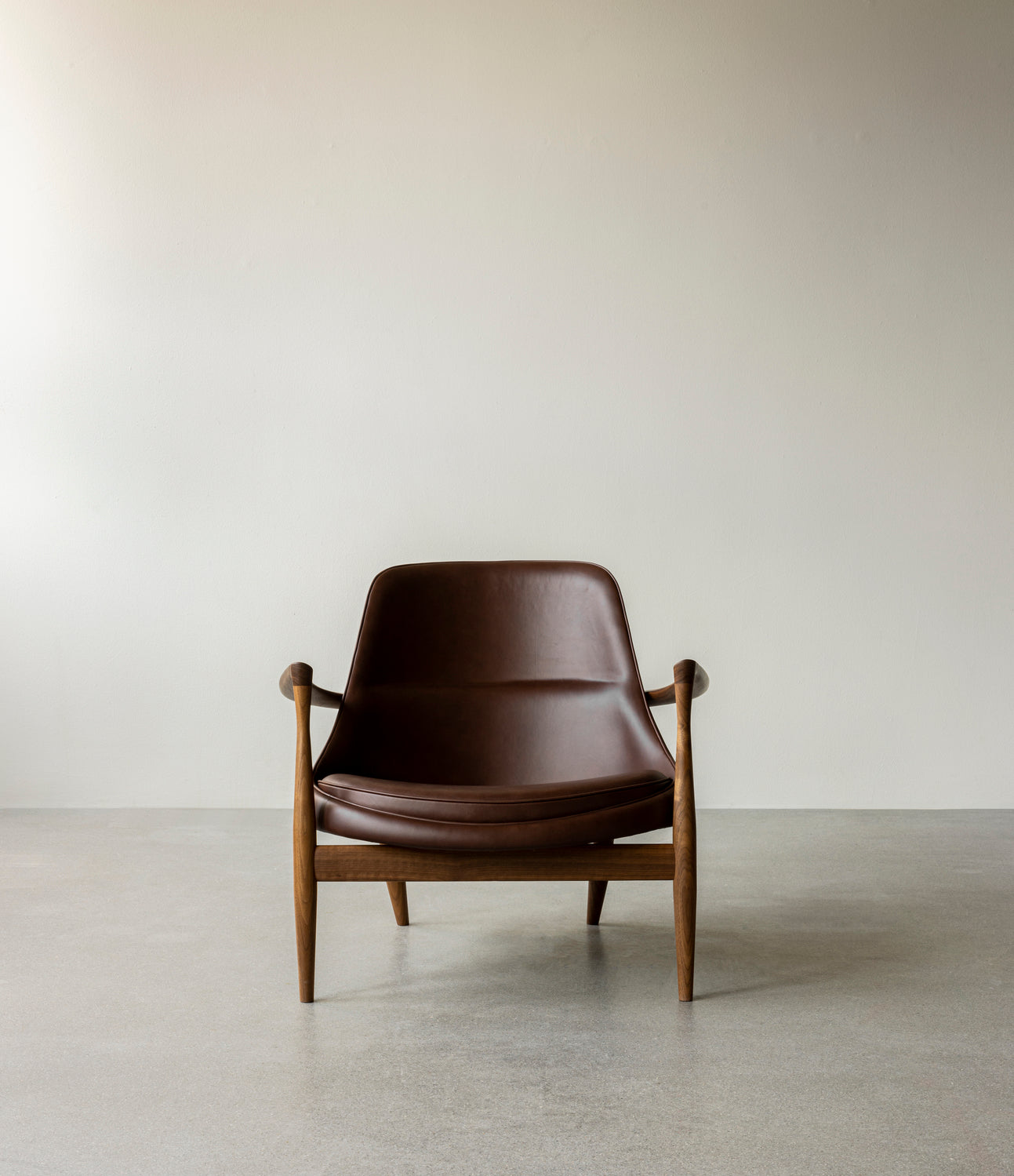 ELIZABETH cream armchair with oak base