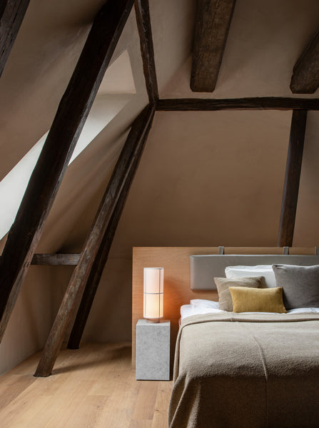 Stolní lampa HASHIRA len s jasanovou základnou