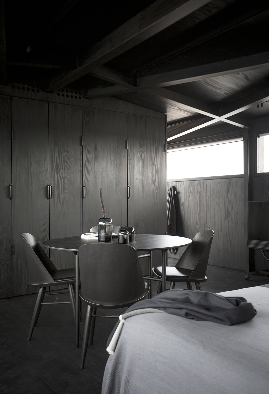 Round table SNAREGADE dark oak veneer