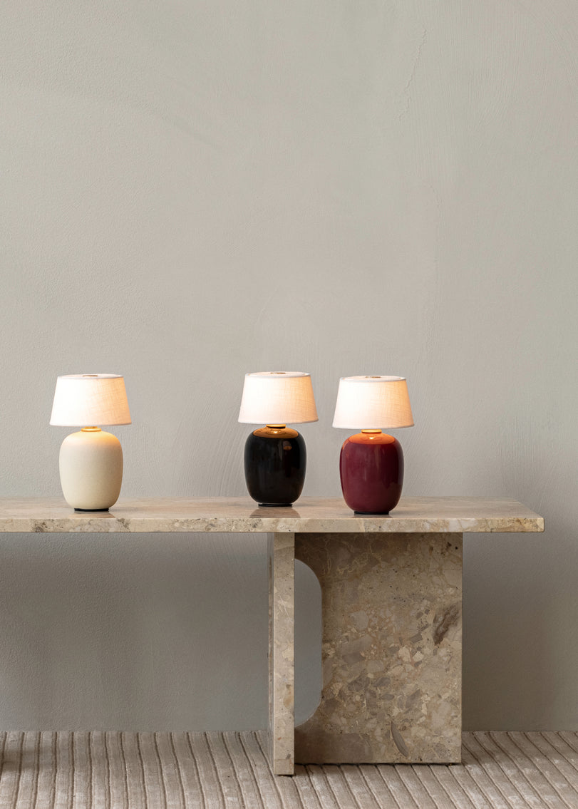 Přenosná lampa TORSO bordó keramika s bílým stínidlem