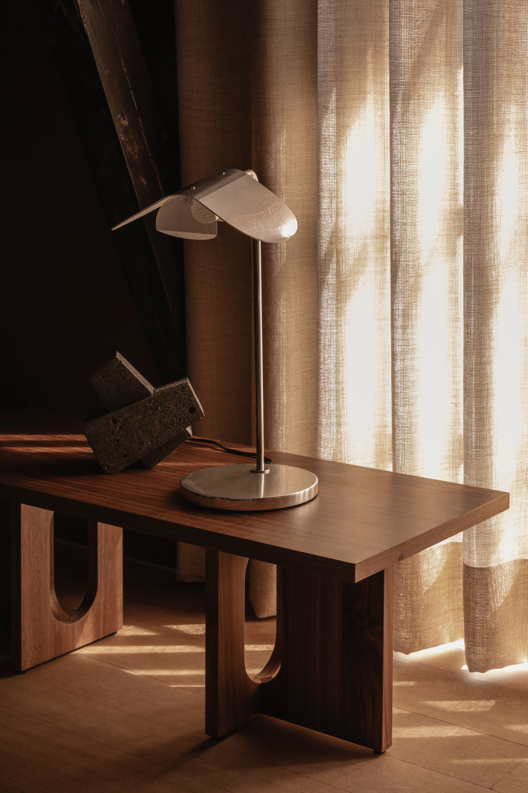 Stolní lampa WING leštěný hliník