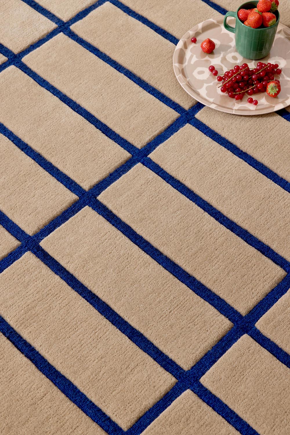 Tiliskii wool rug beige with blue