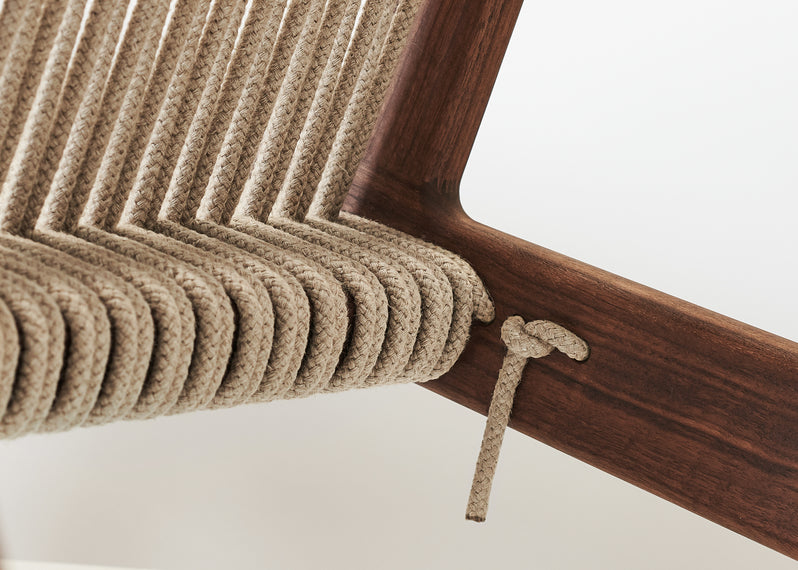 MR01 armchair in walnut wood and linen