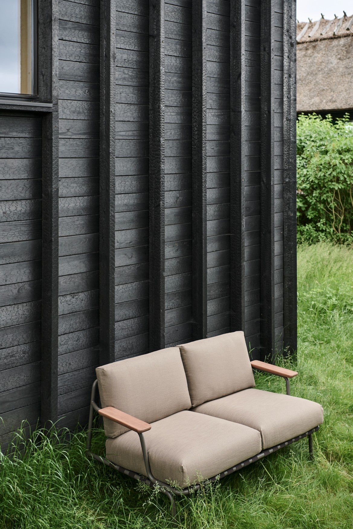 Outdoor 2-seater sofa with armrests SETTLE gray with green base [Amelia]