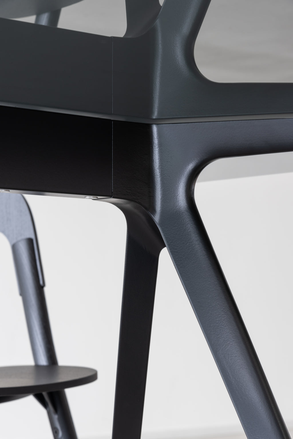 Stół BAGUETTE czarna aluminiowa podstawa