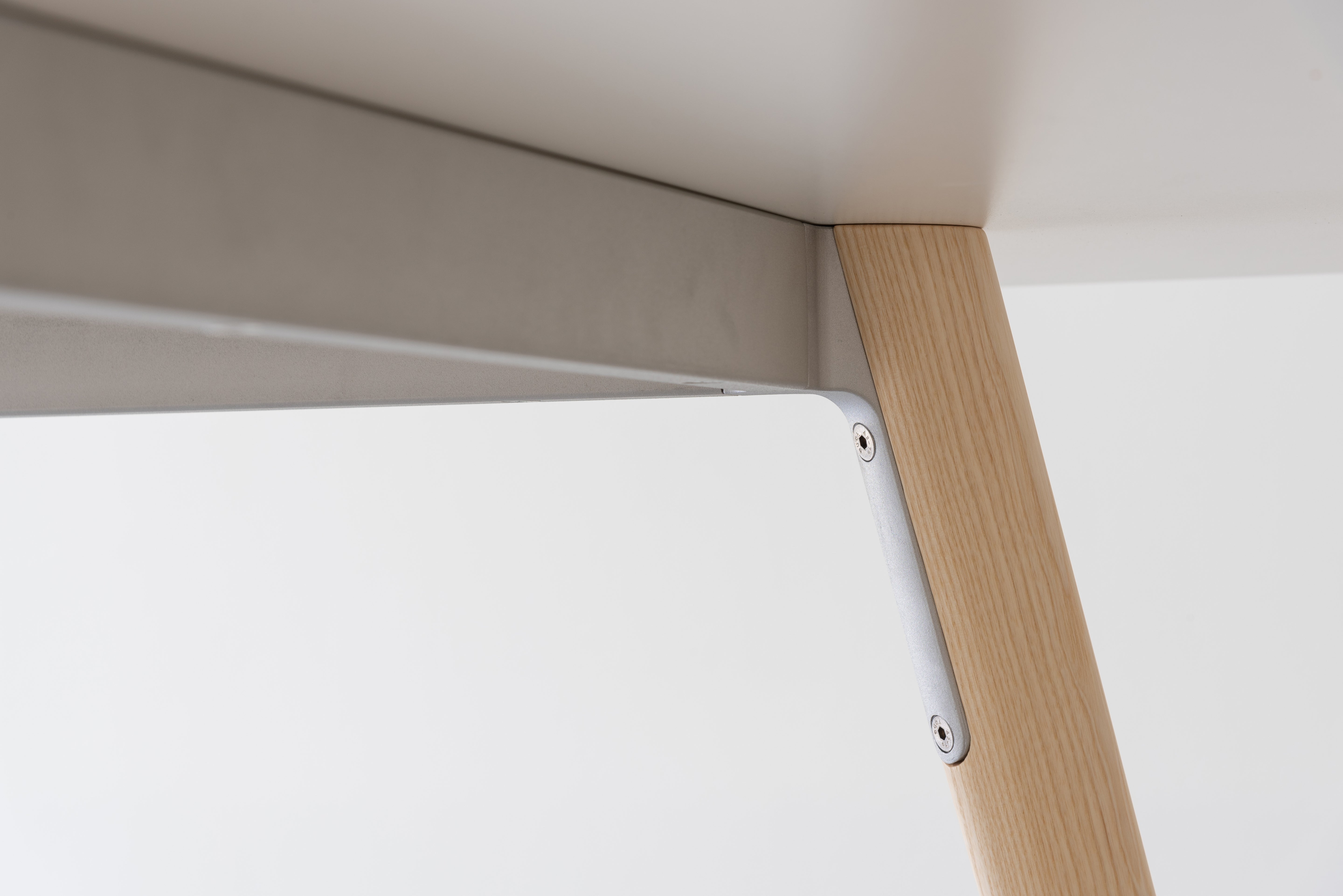 Stół PILO biały blat z jesionową podstawą