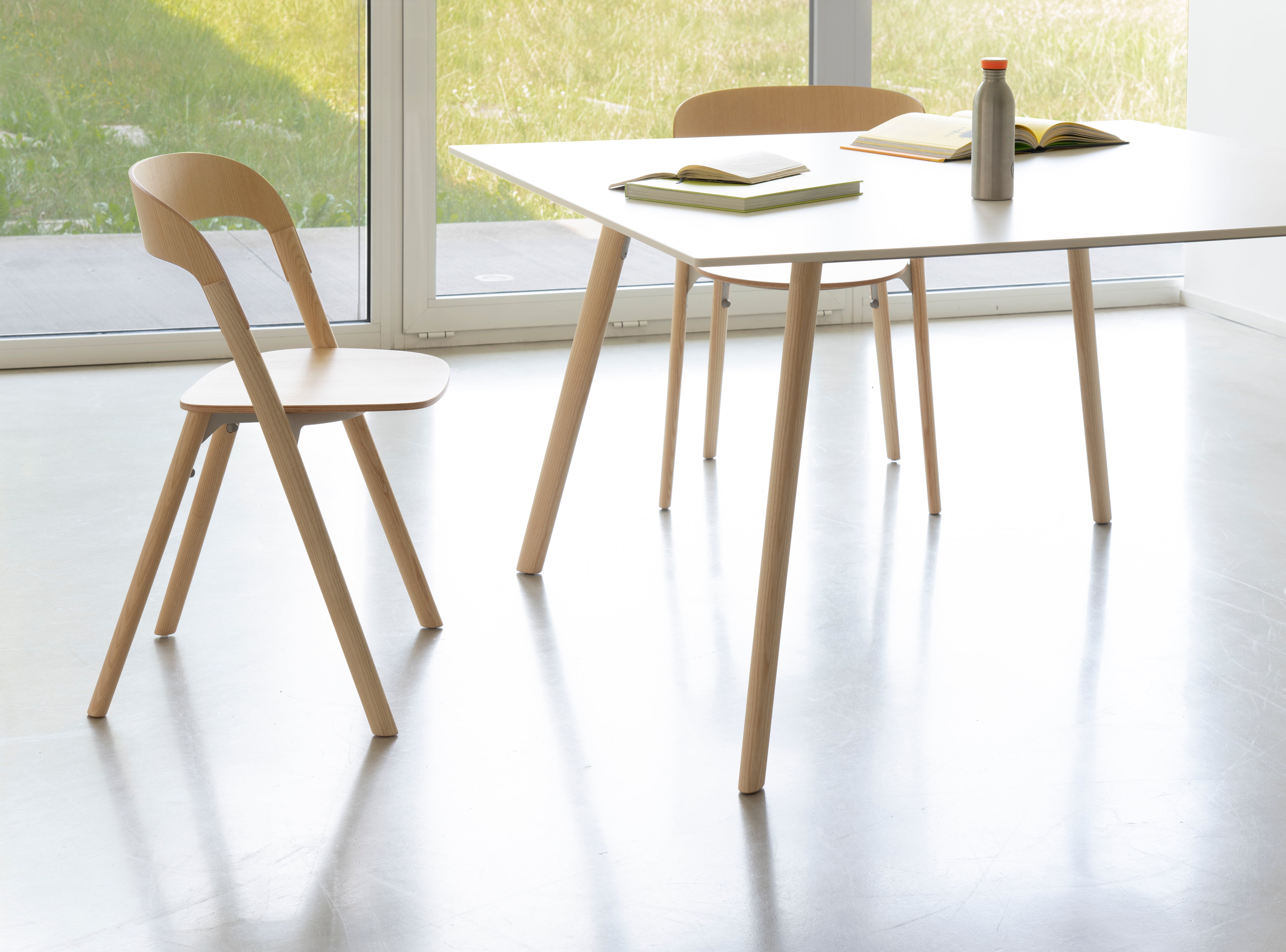 Stół PILO biały blat z jesionową podstawą