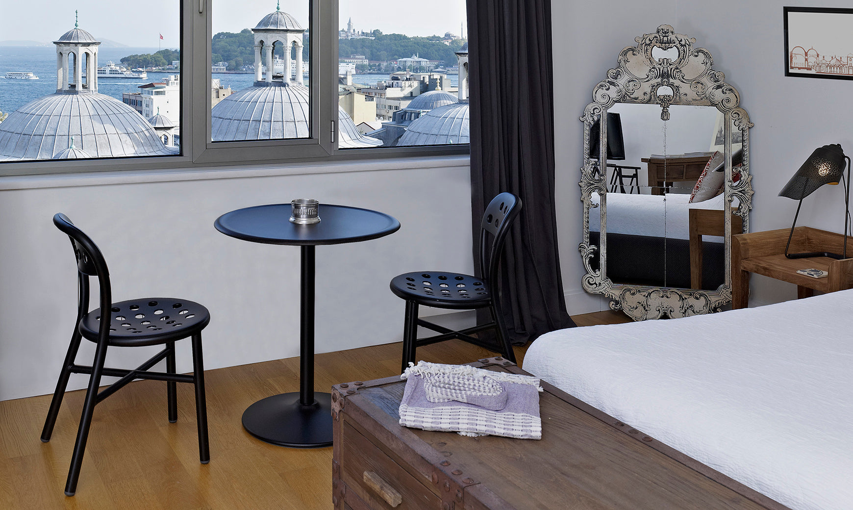 Krzesło z podłokietnikami zewnętrzne PIPE czarny