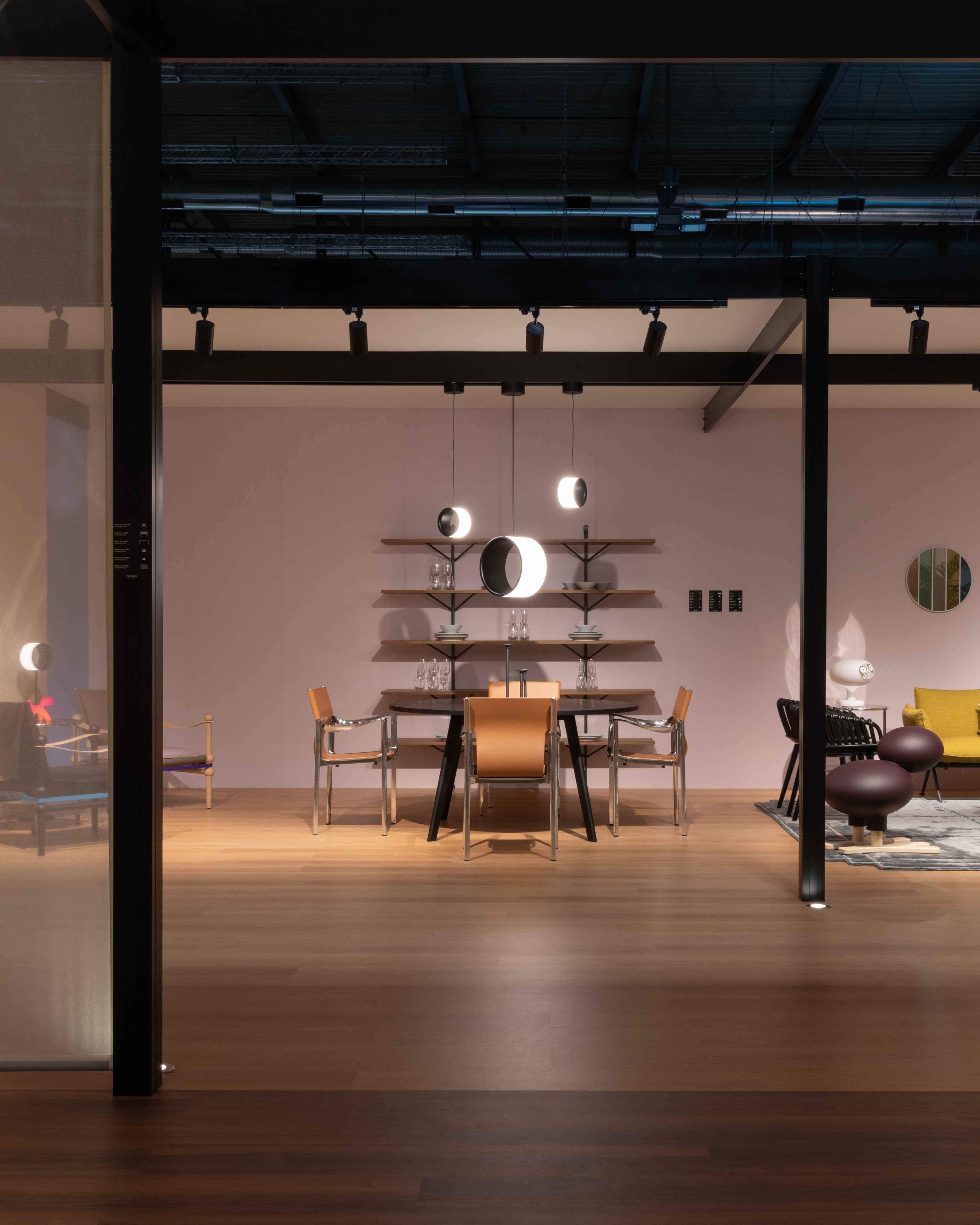 Stół okrągły PILO czarny fornir jesionowy