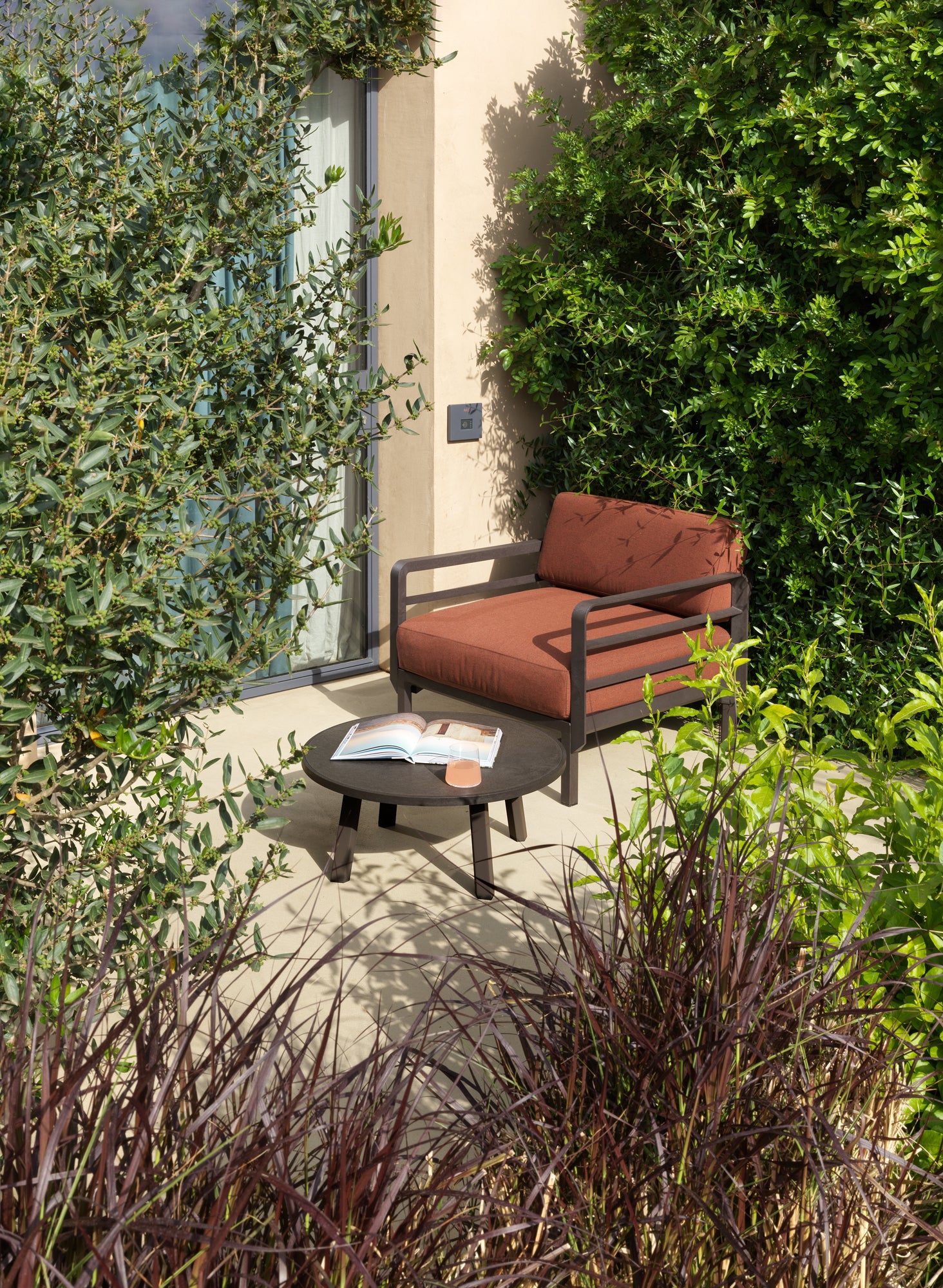 MAXIMO Outdoor Armchair in Gray with Brown Base