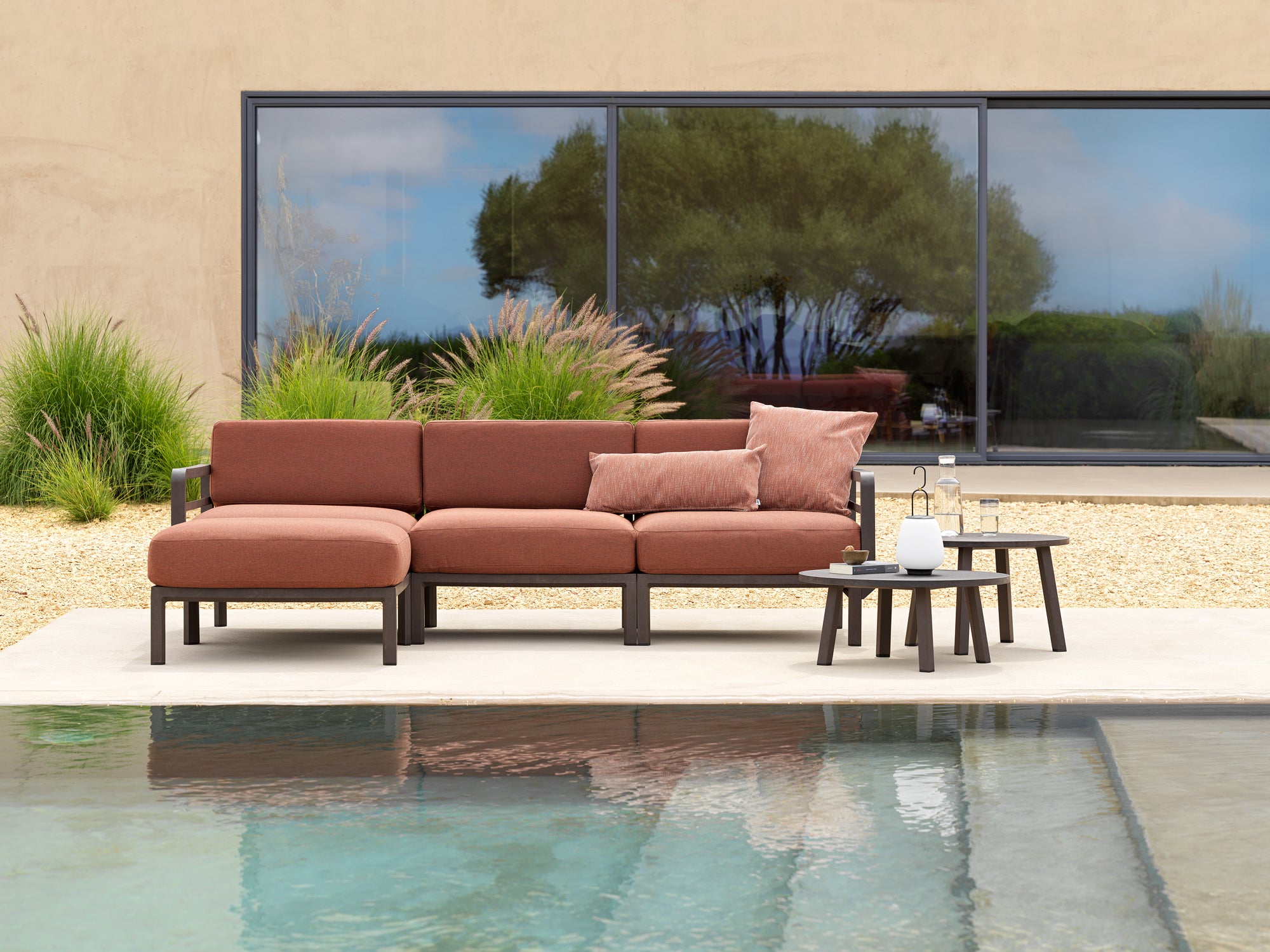 Kulatý venkovní boční stolek MAXIMO křídový