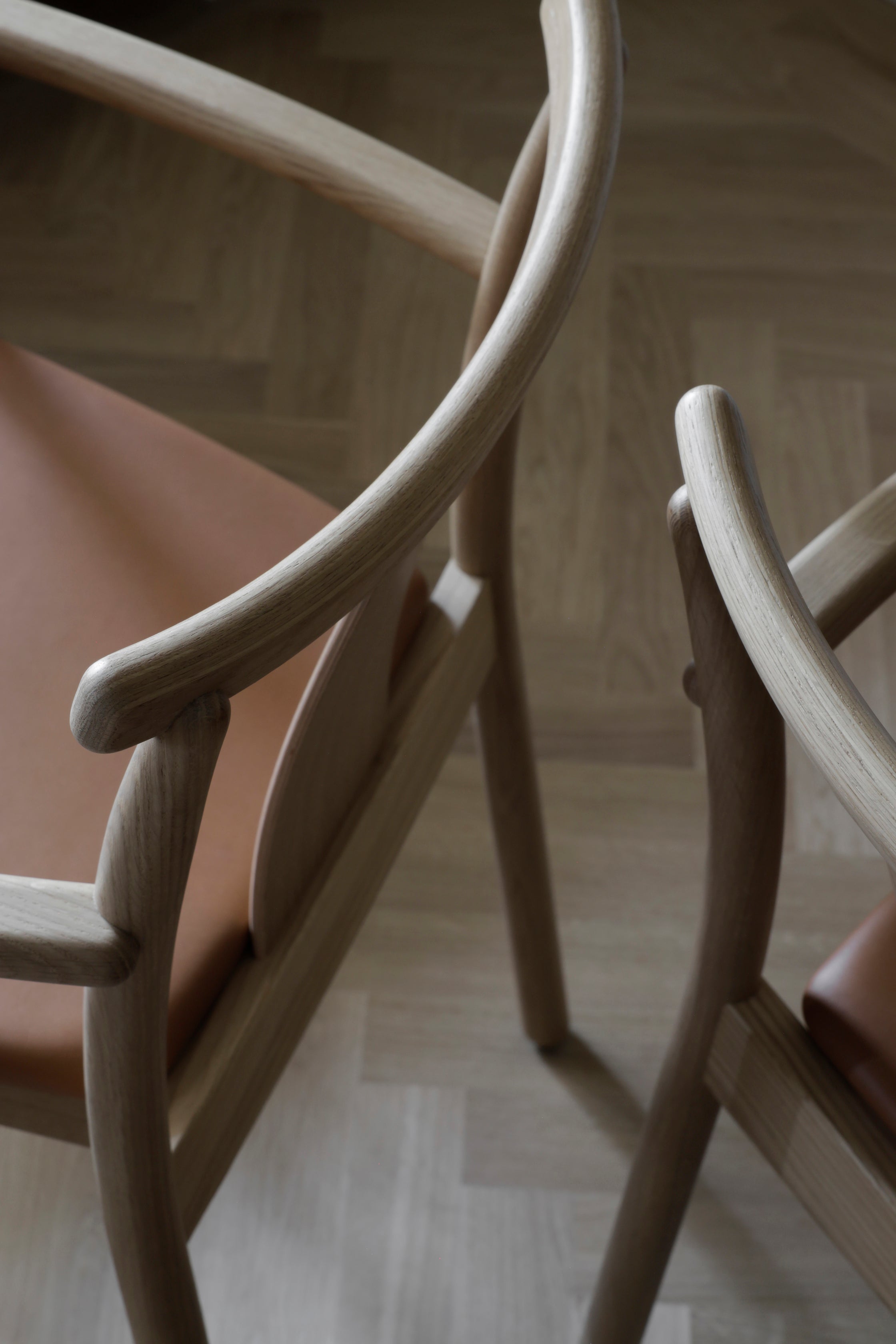 Krzesło MERKUR czarne drewno dębowe z brązowym siedziskiem