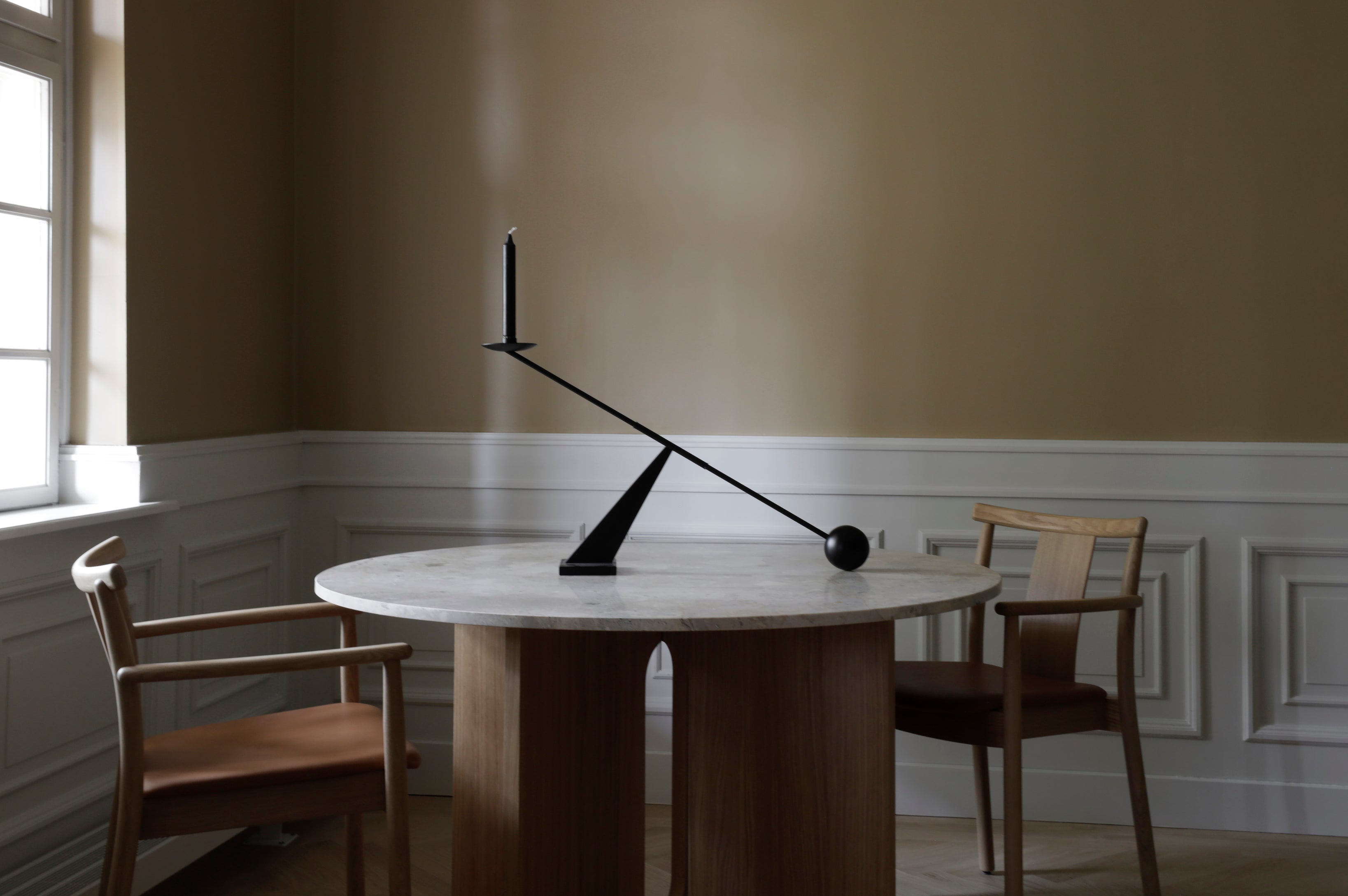 Krzesło MERKUR czarne drewno dębowe z brązowym siedziskiem