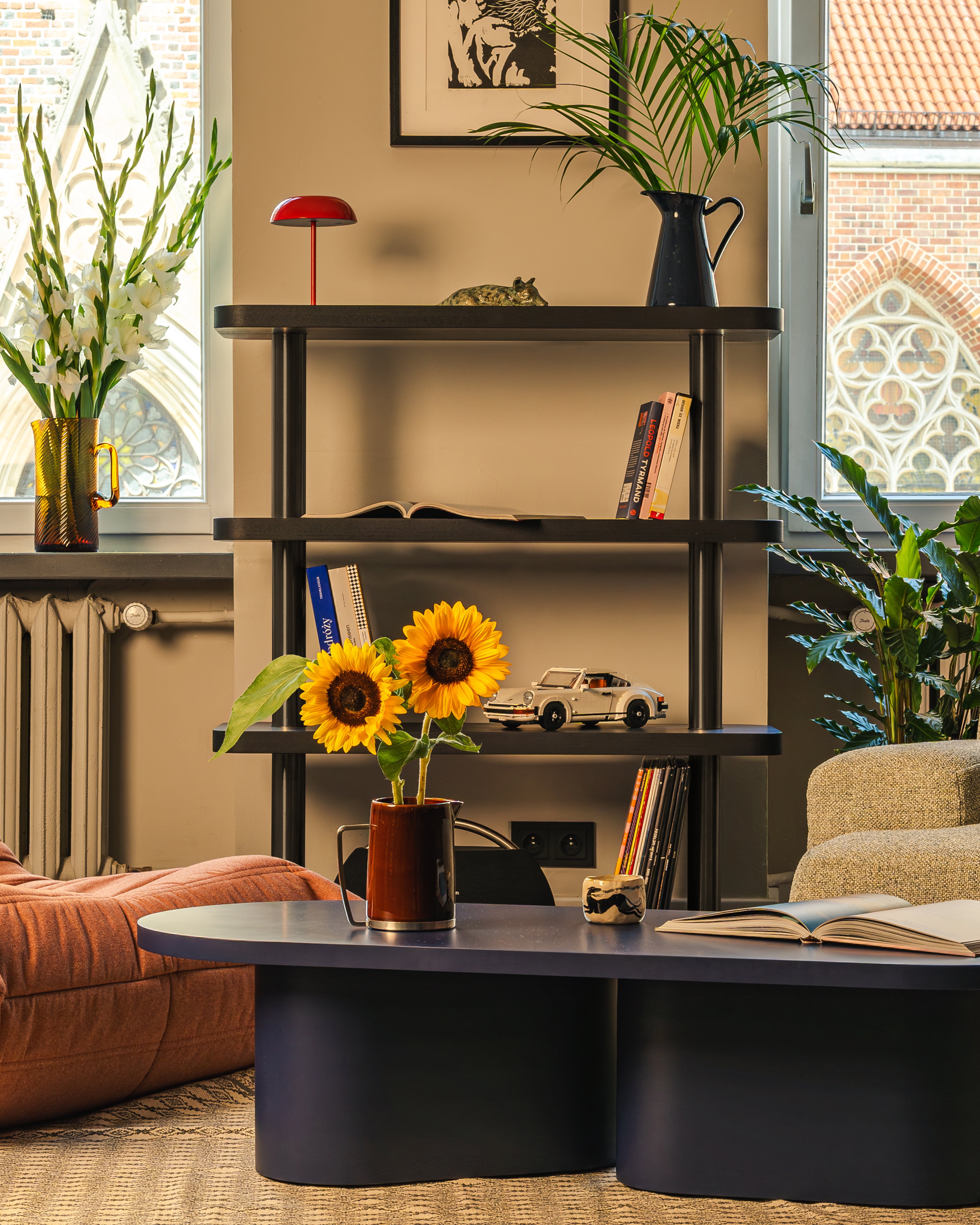 Regał MOD kruczoczarny fornir z czarnymi elementami