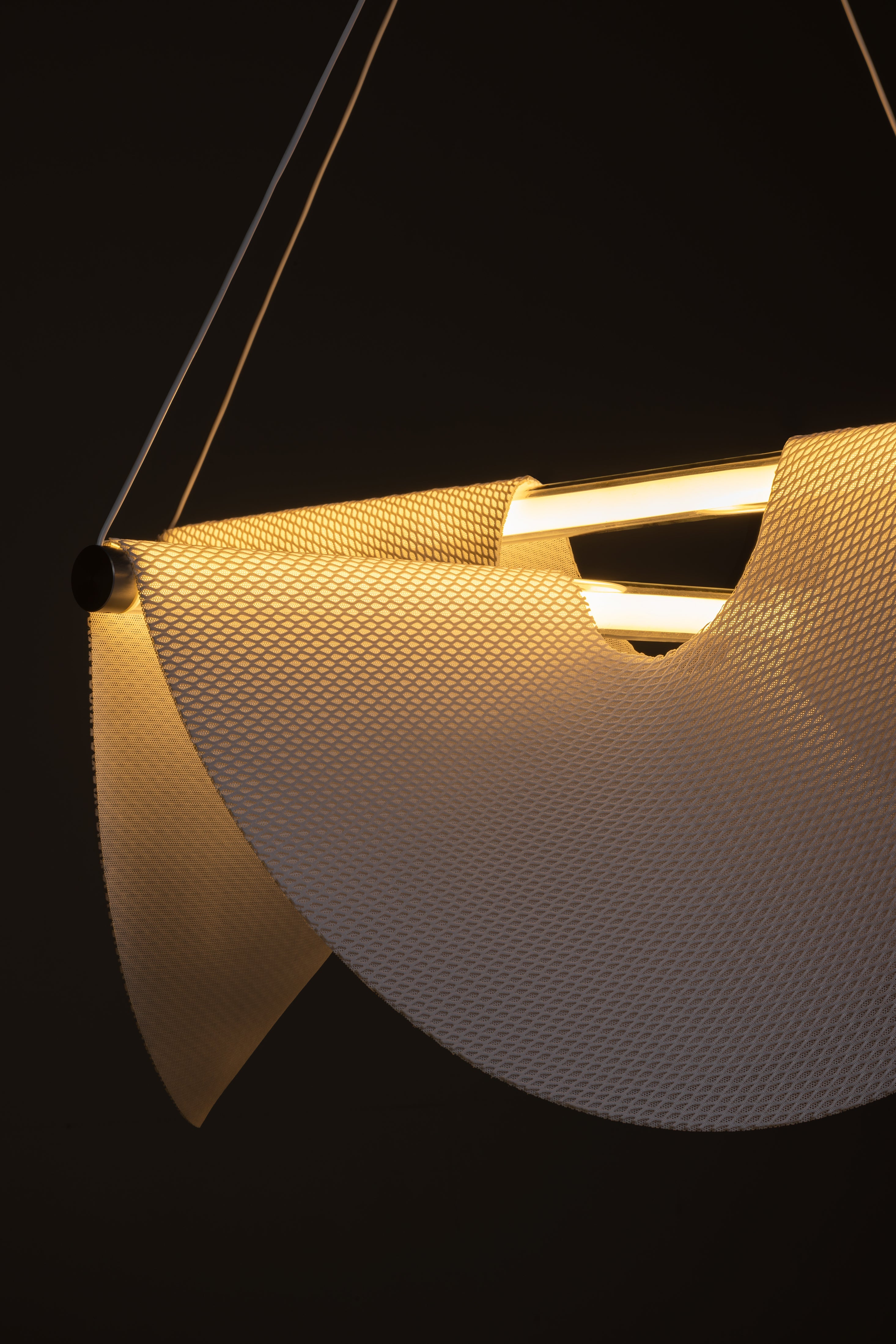 Závěsné svítidlo DRAPE LIGHT s drapovanou tkaninou