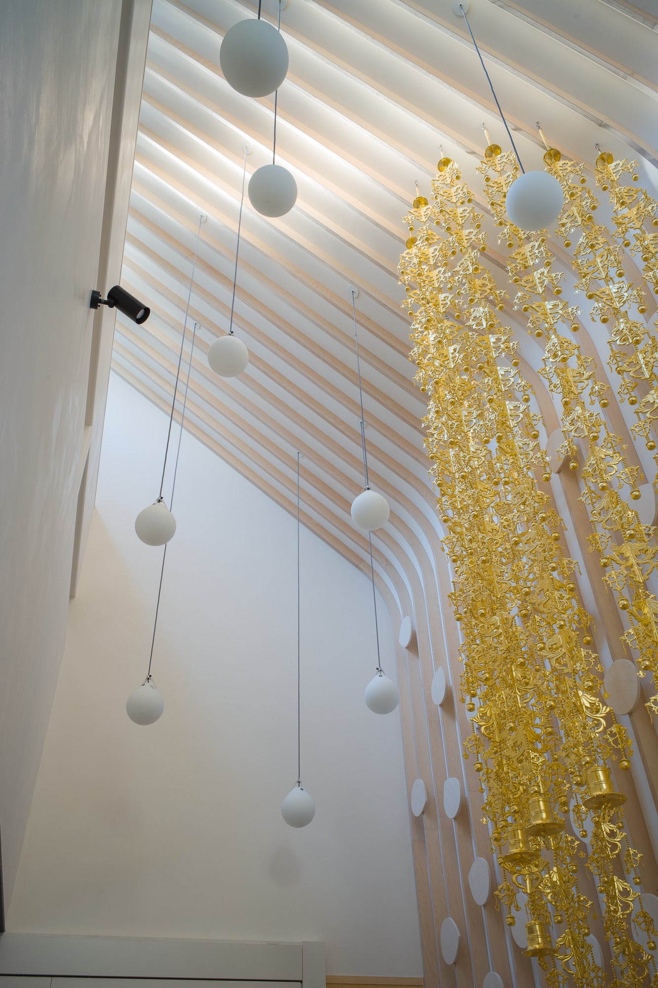 Závěsné svítidlo MOSER bílé