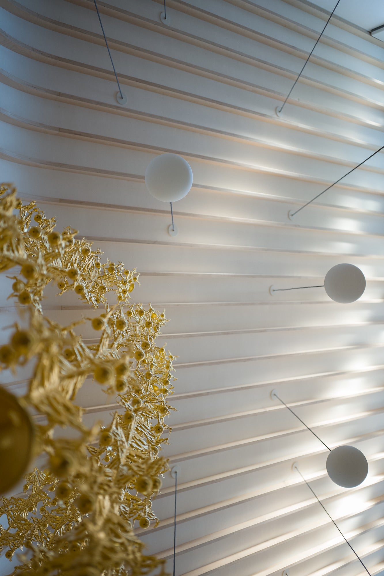 Závěsné svítidlo MOSER bílé