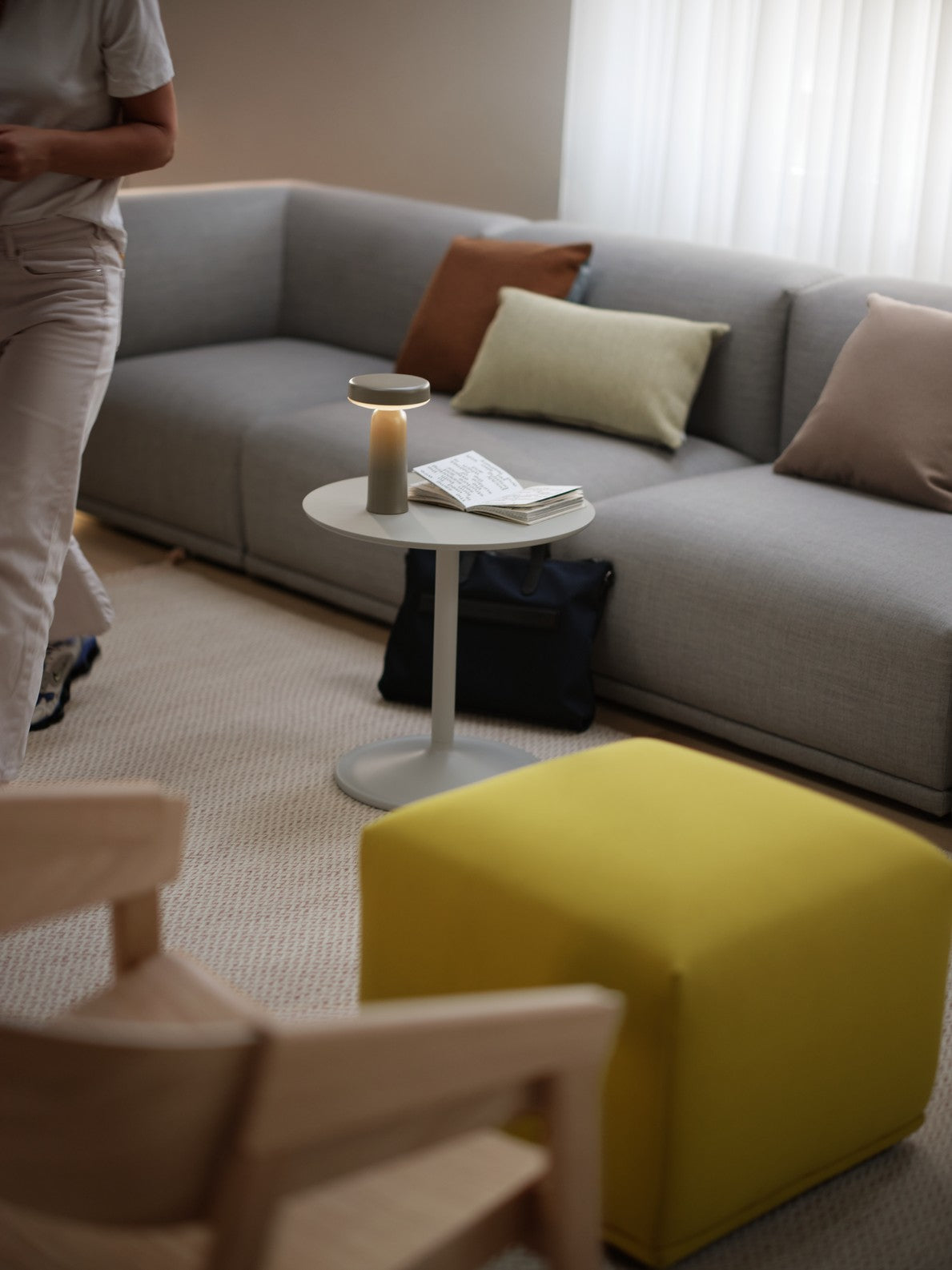 Přenosná venkovní lampa EASE taupe