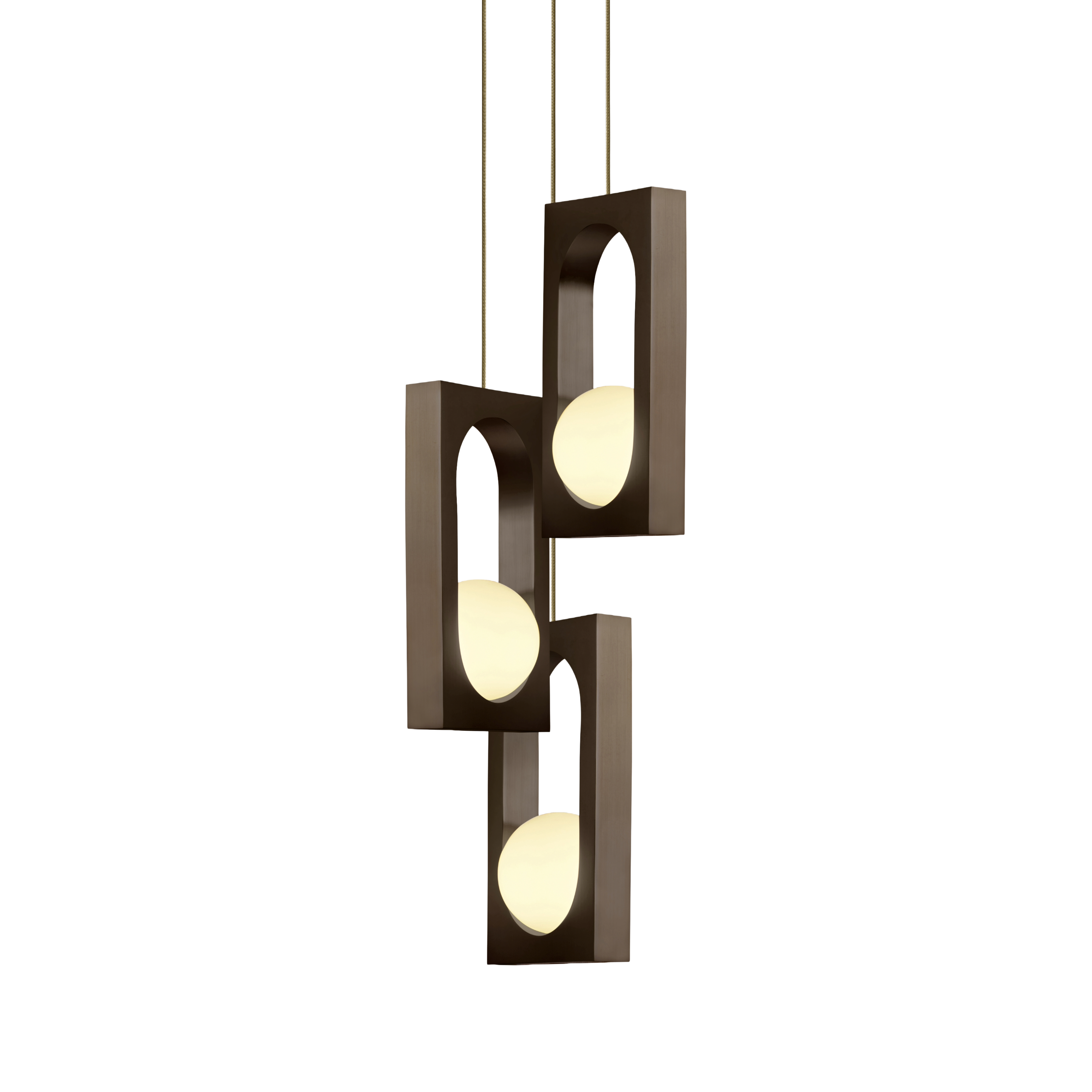 Lampa visící 3-bodová MYTHOS s opálovým stínidlem a černěným mosazným detailem.