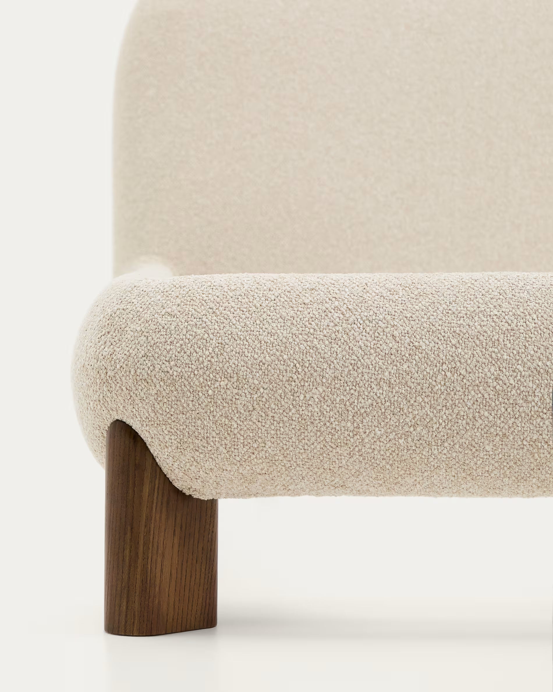 Postel ODINA ecru s tmavohnědým jasanovým podstavcem