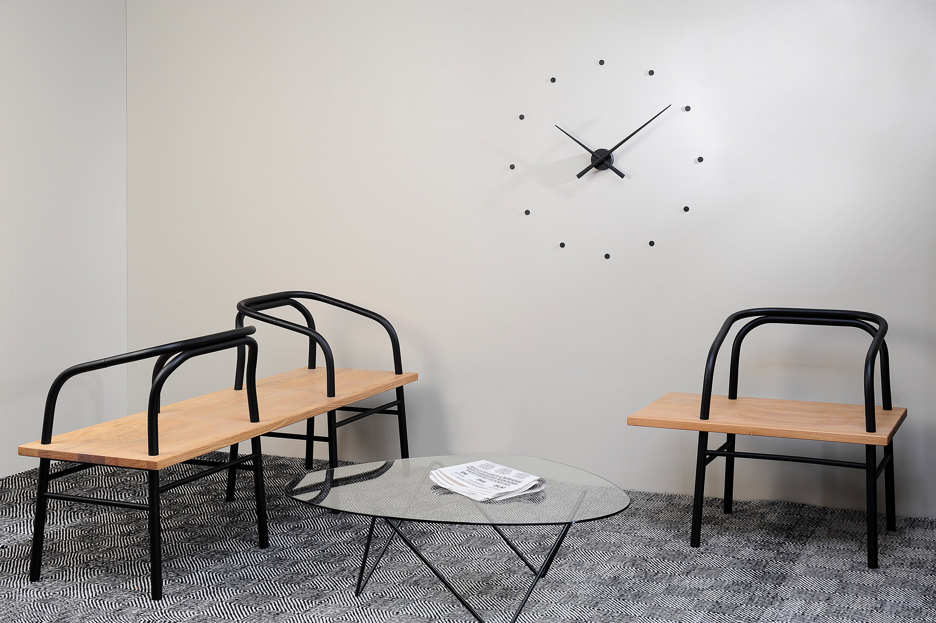 Nástěnné hodiny OJ černé