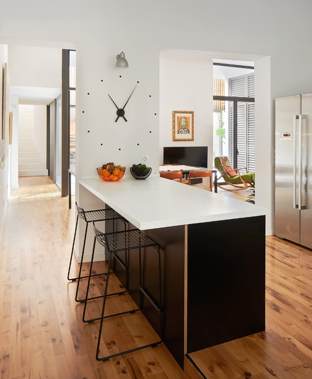 Nástěnné hodiny OJ černé