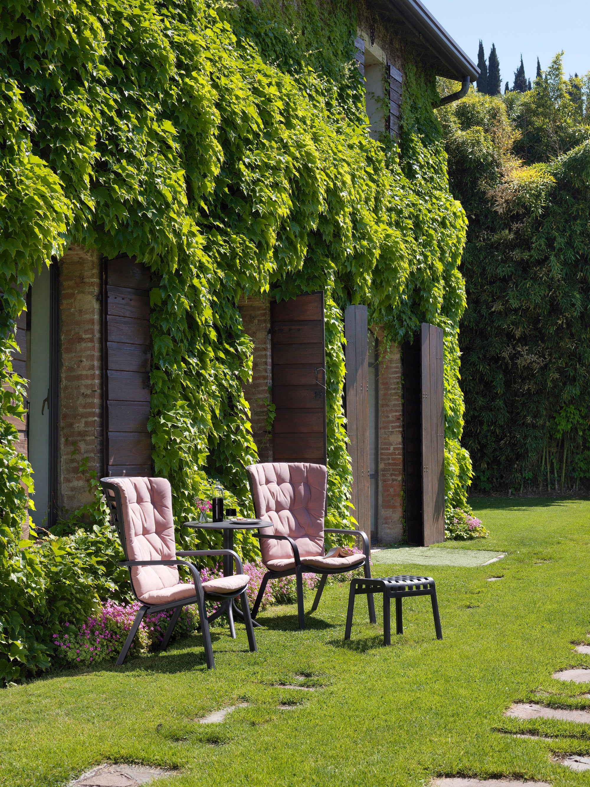 FOLIO Outdoor Armchair in Anthracite