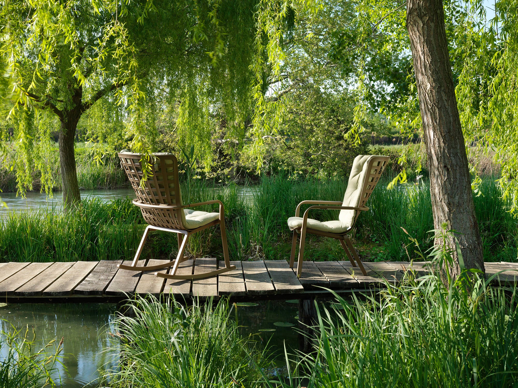 FOLIO Outdoor Armchair in Brown