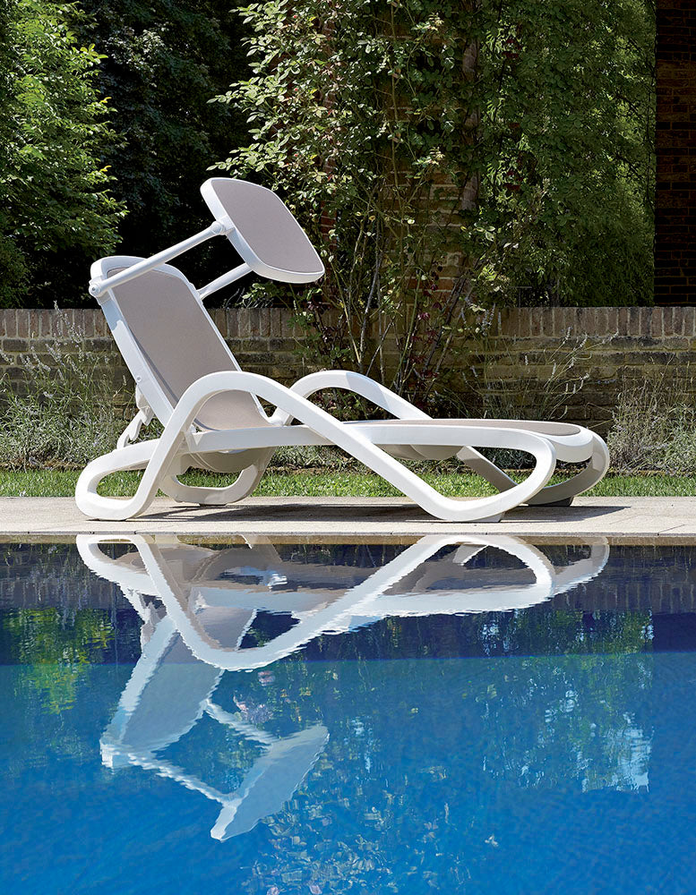 Bílý venkovní lehátko ALFA