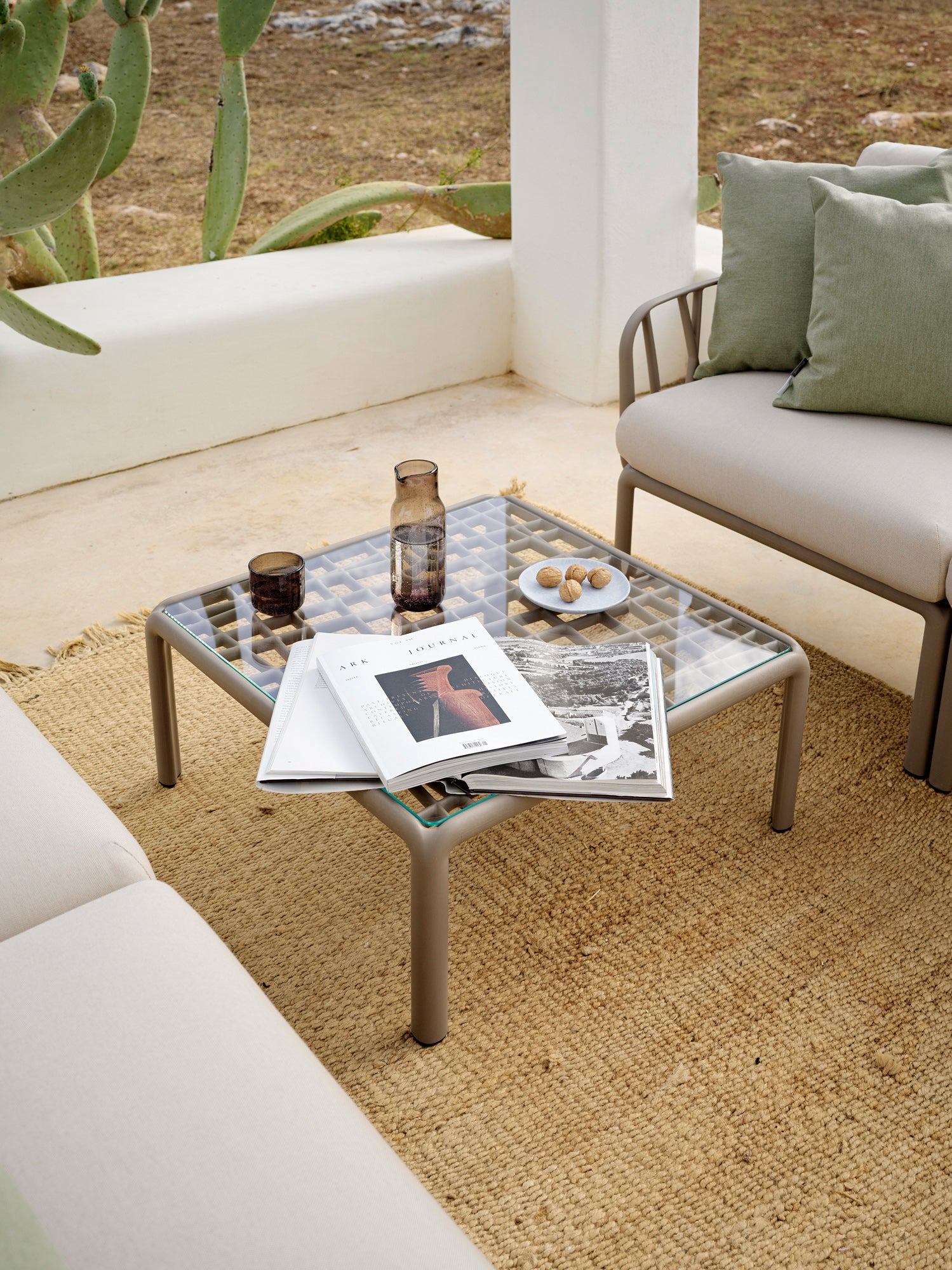 Bílý čtvercový venkovní konferenční stolek KOMODO