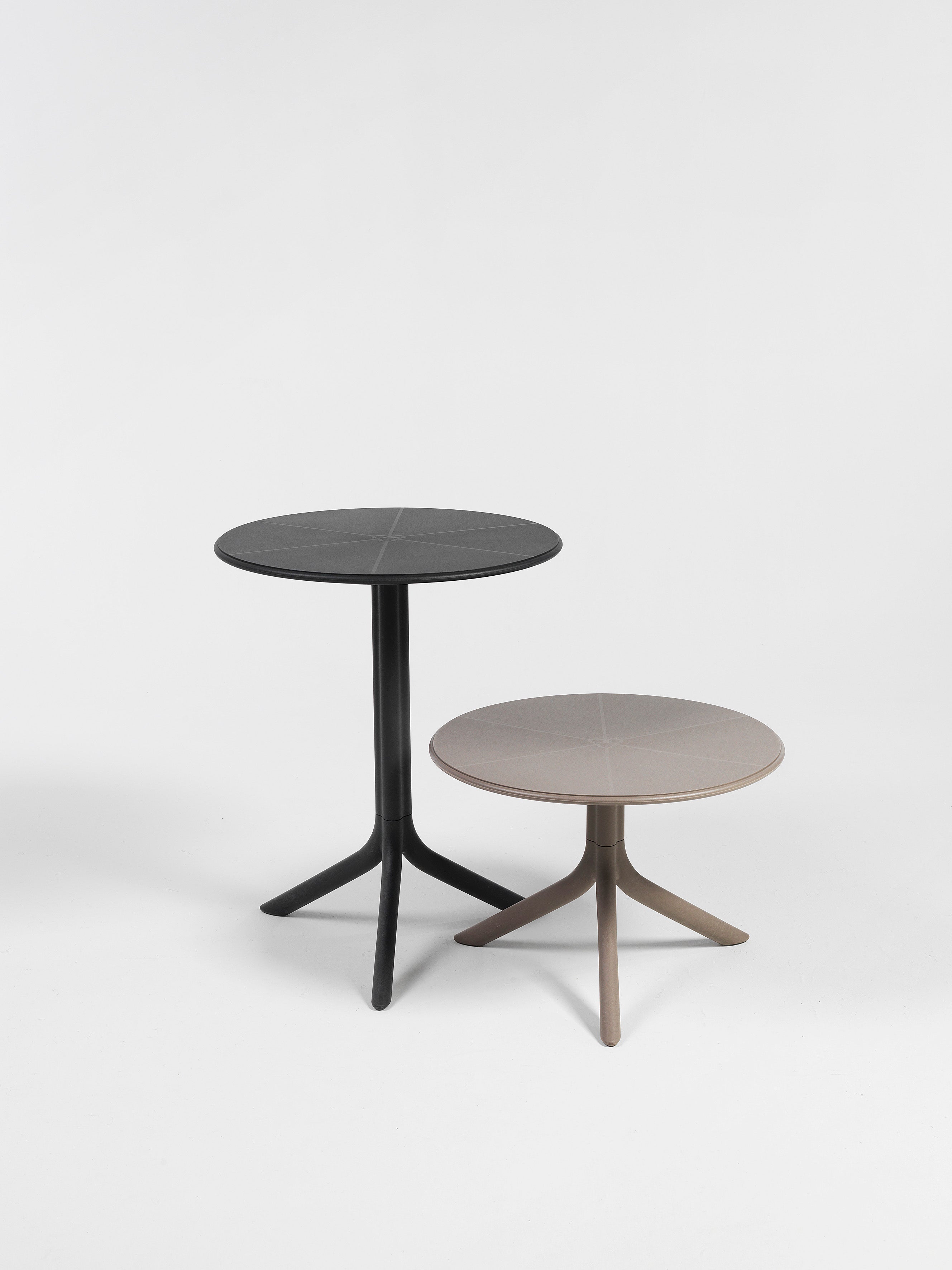 Kulatý venkovní stůl s nastavitelnou výškou SPRITZ modrý