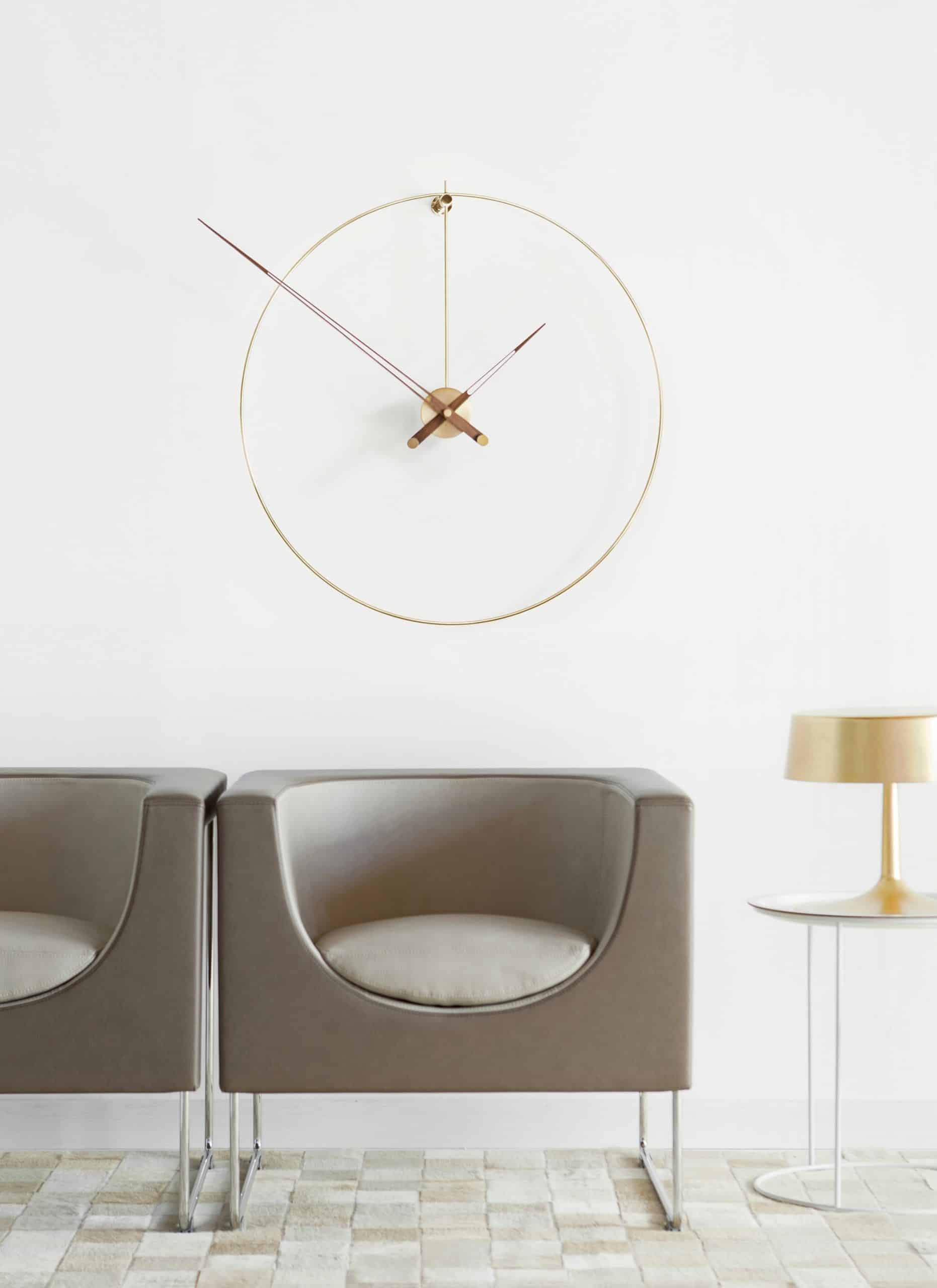 Nástěnné hodiny NEW ANDA ořechové dřevo s mosazným detailem