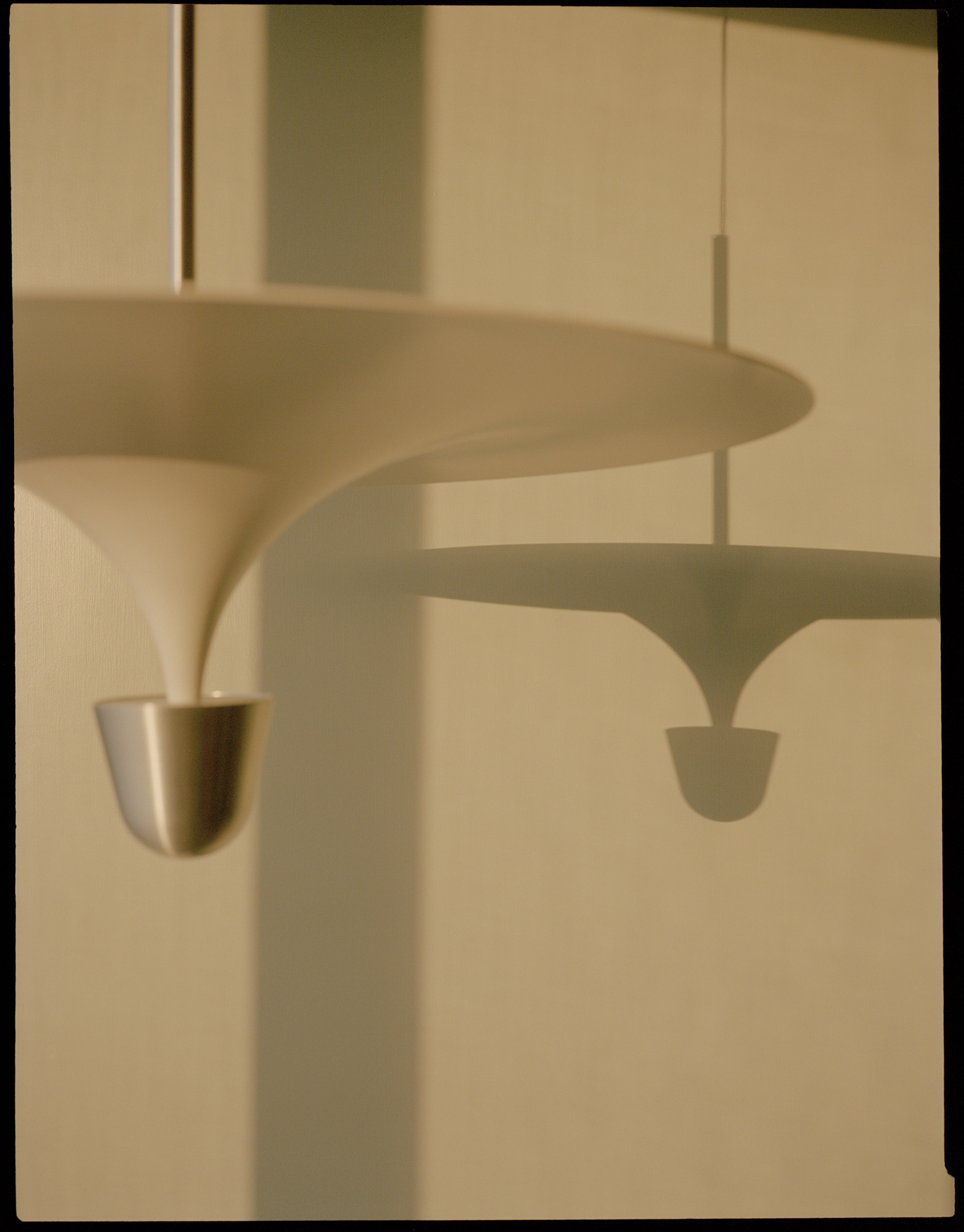 Závěsné svítidlo KANTARELL bílé s niklovaným povrchem