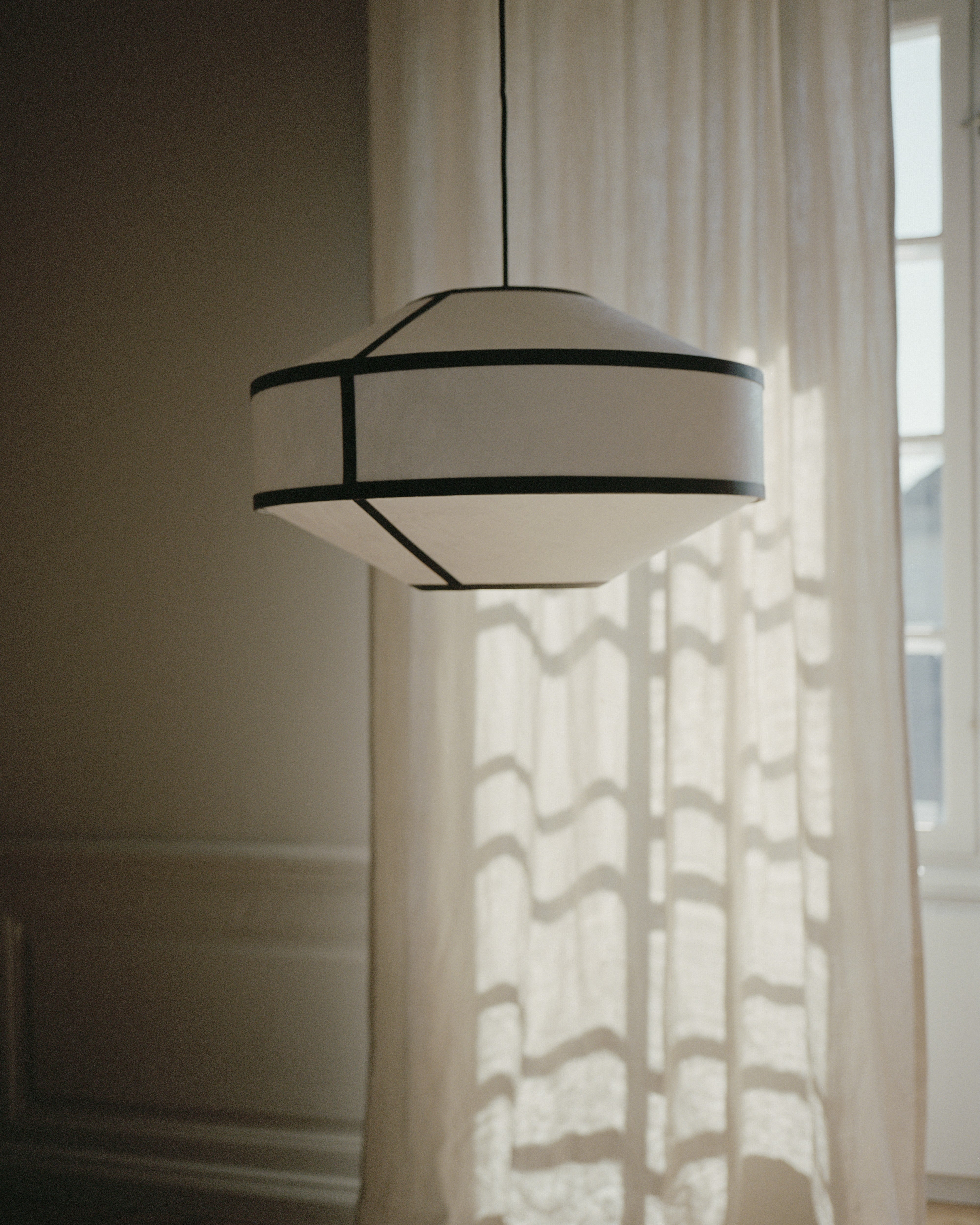 White with black kite hanging lamp with black
