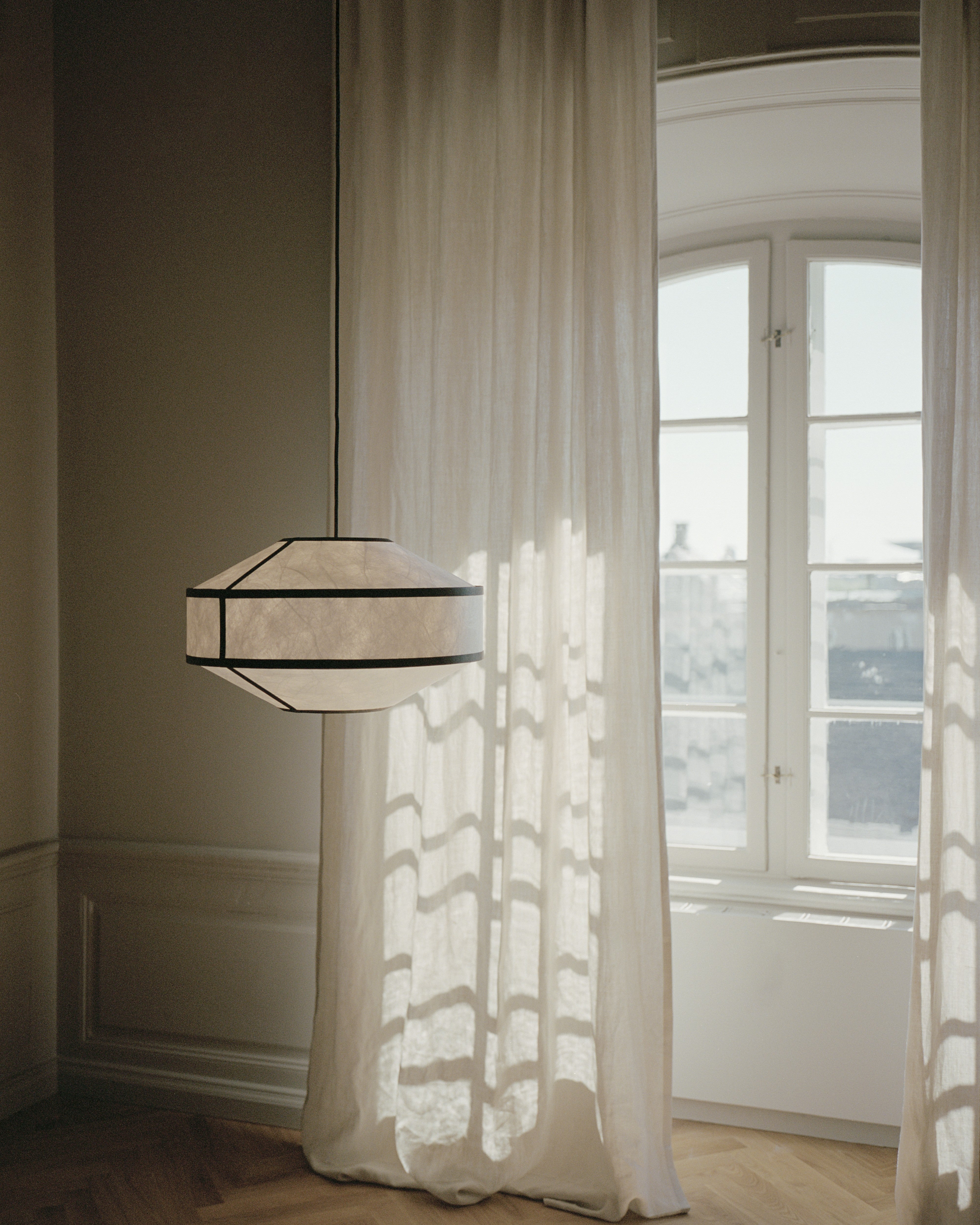 White with black kite hanging lamp with black