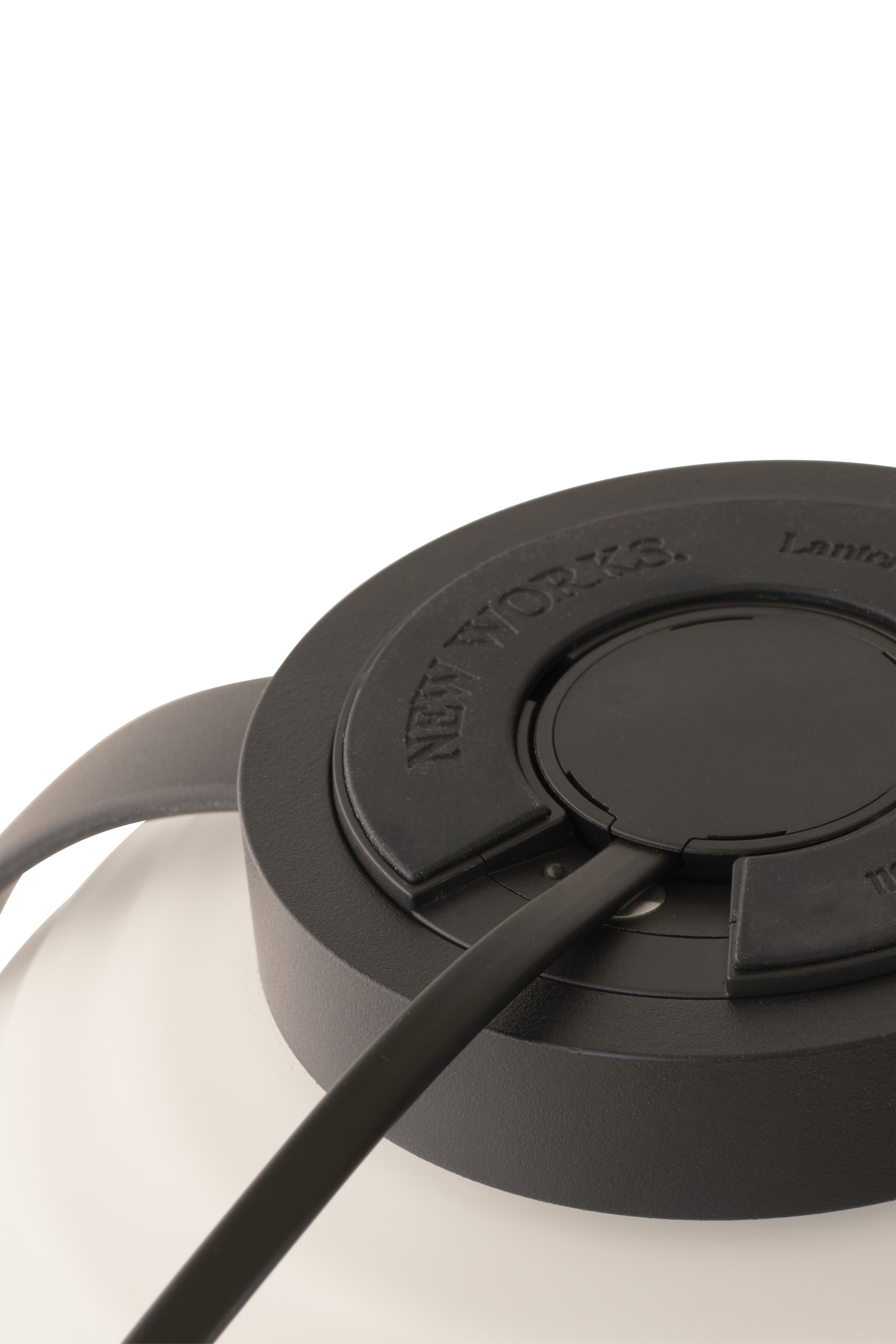 Lampa przenośna LANTERN biały z czarnym uchwytem