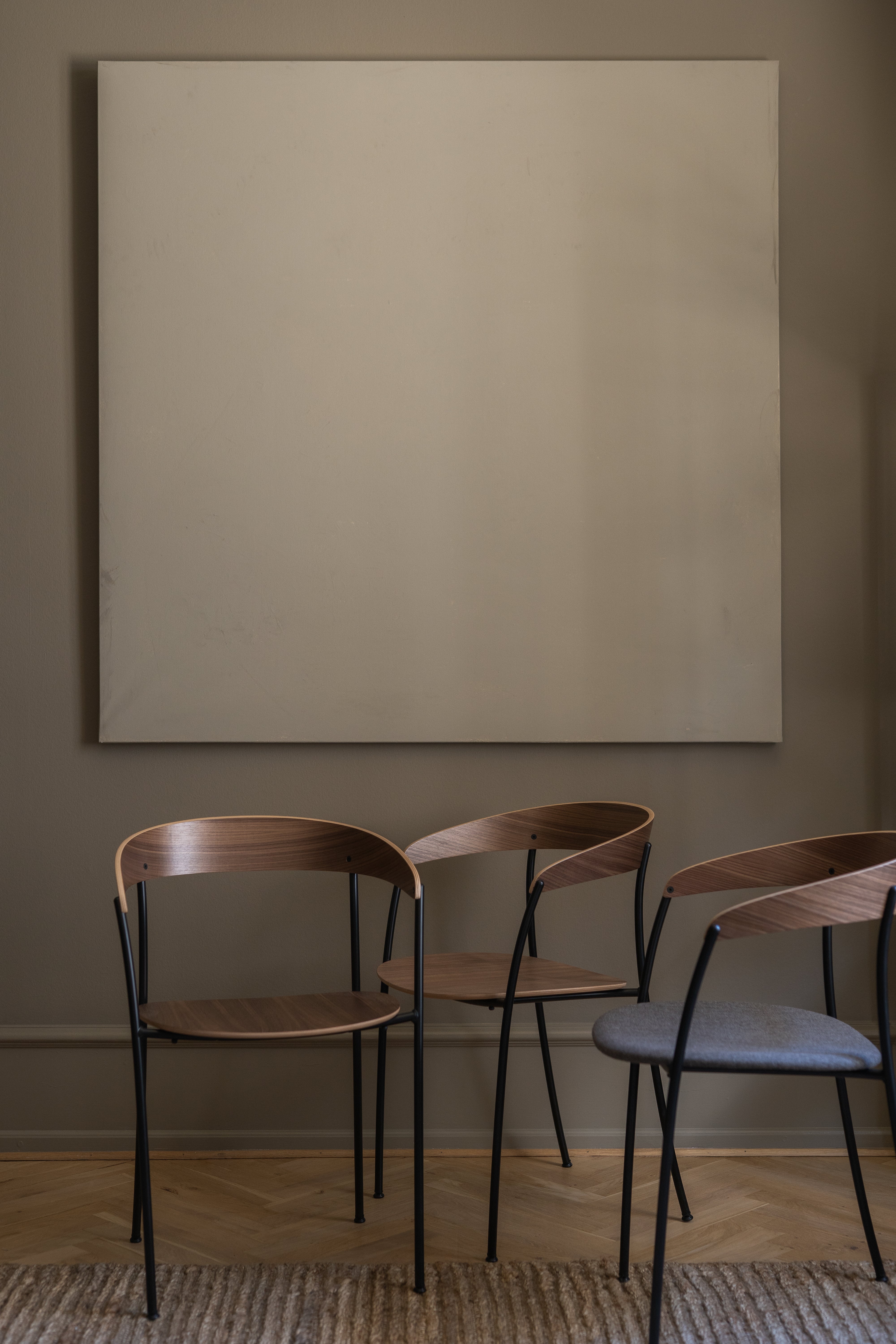 Křeslo s područkami MISSING ořechová dýha