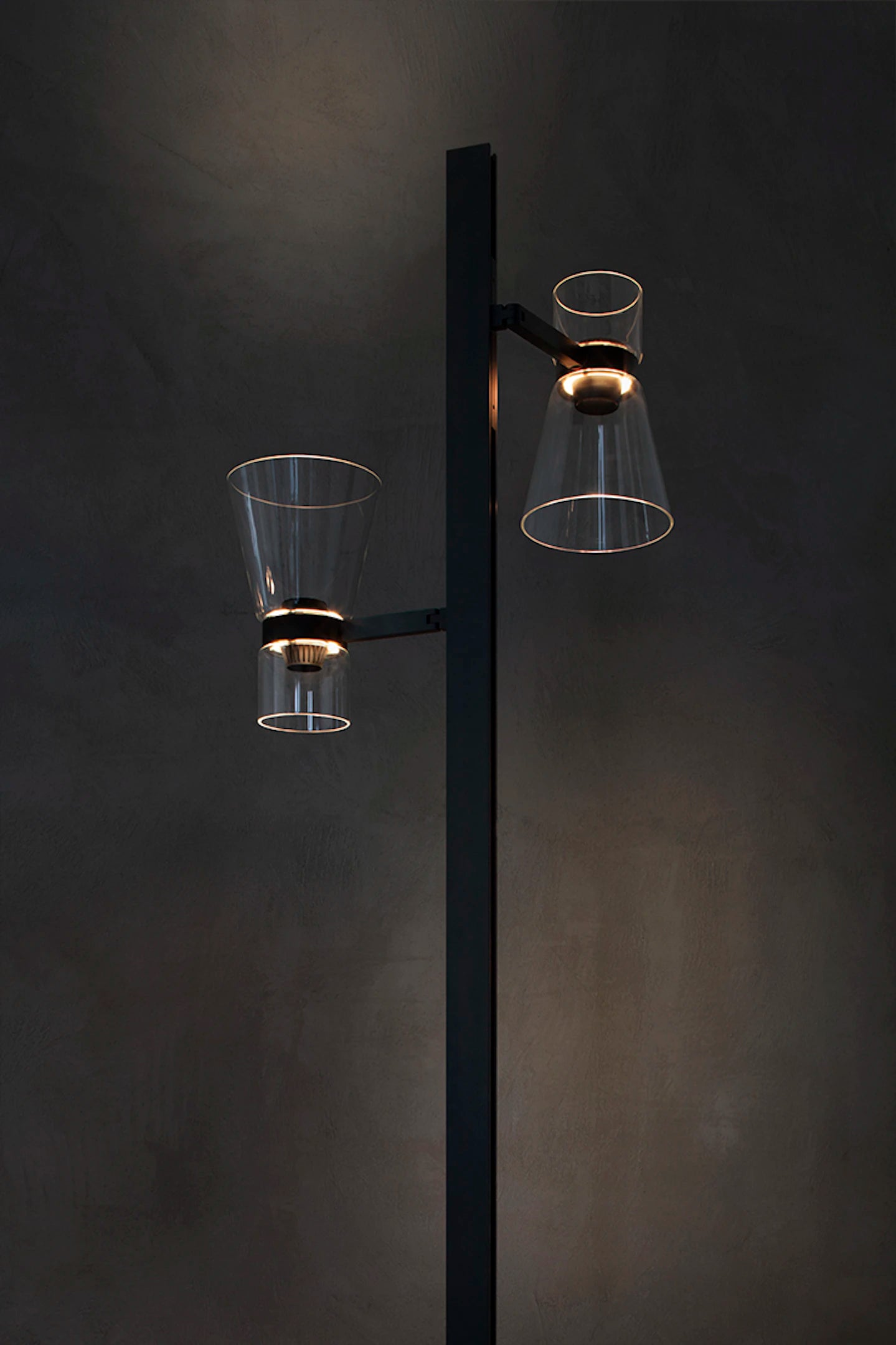 Stojací lampa dvoubodová NOCTURNE F2 CONE stříbrná
