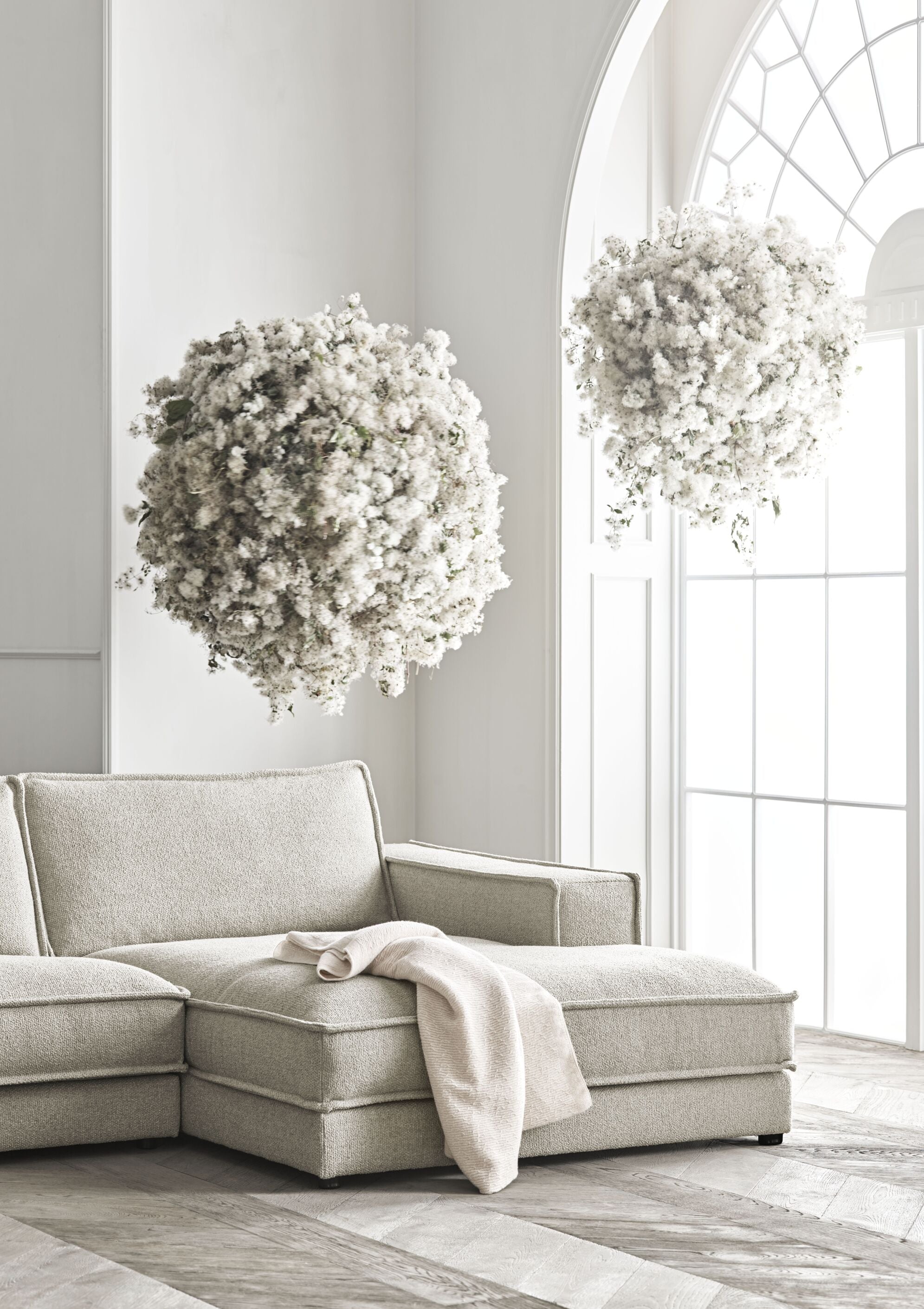 Modulární pohovka NOORA - levostranný šezlong s černým podstavcem