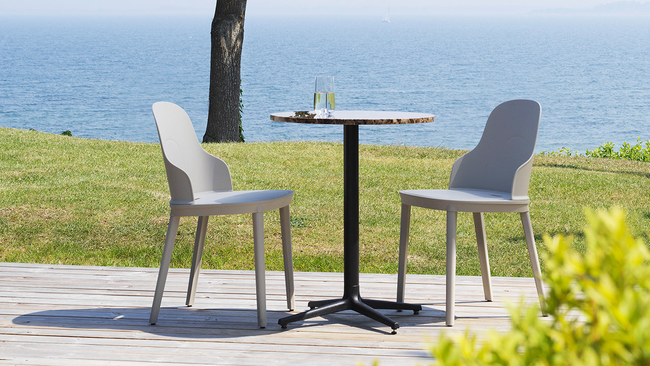 Kavárenský stůl kulatý ALLEZ s mramorovou deskou a černým podstavcem