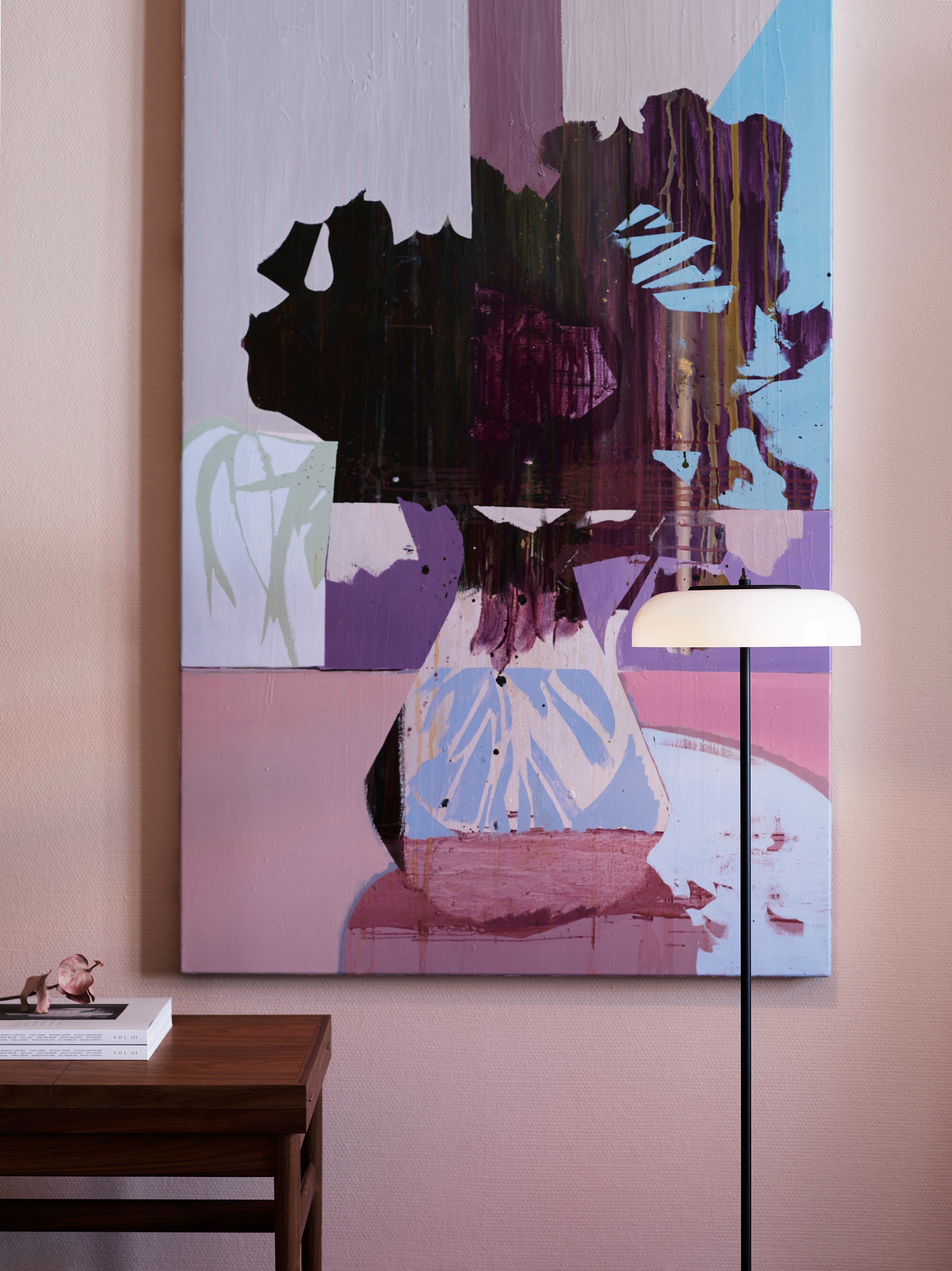 Stojací lampa BLOSSI černá s opálovým sklem