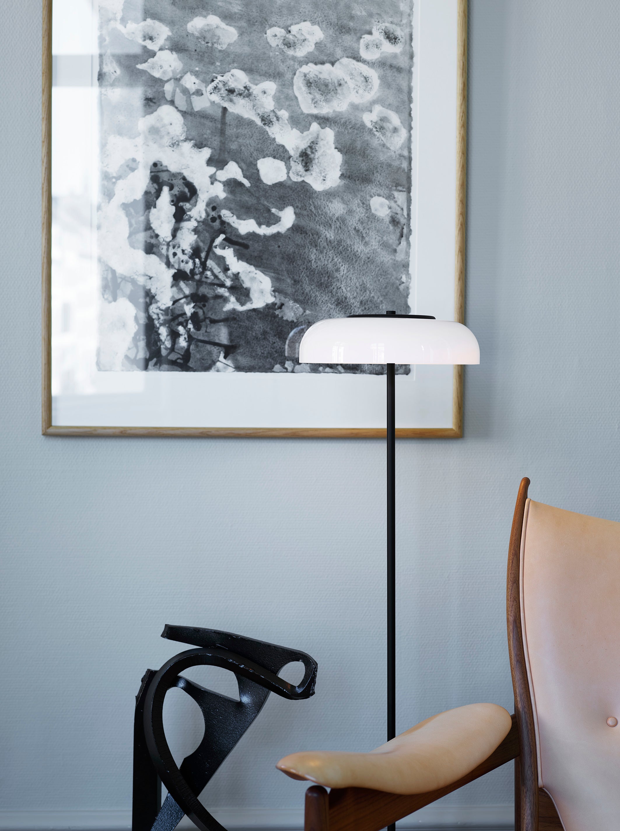 Stojací lampa BLOSSI černá s opálovým sklem