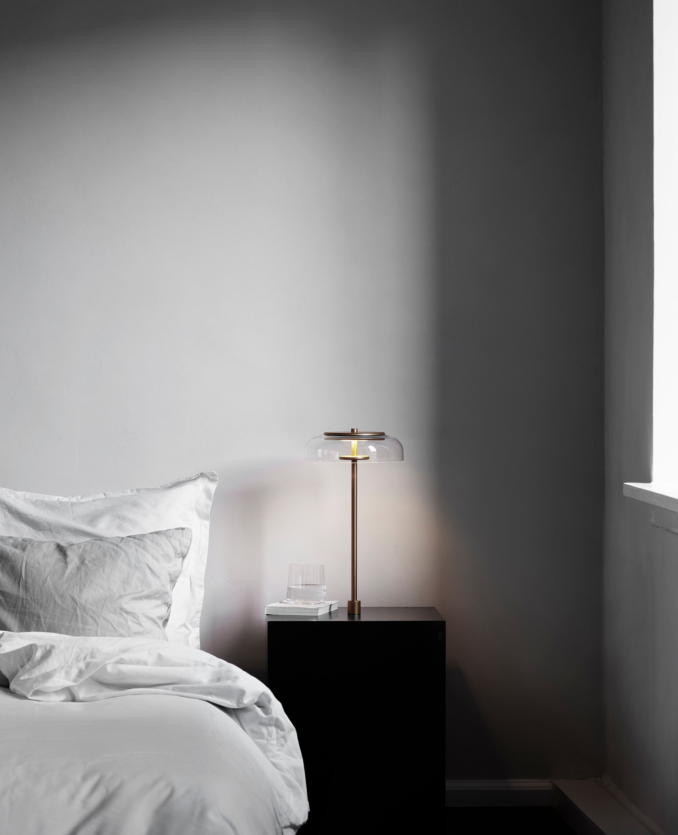 Stolní lampa BLOSSI zlatá s průhledným sklem